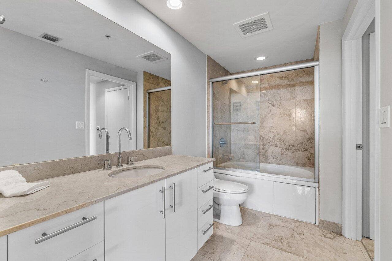 Bathroom with Spa Tub / Shower