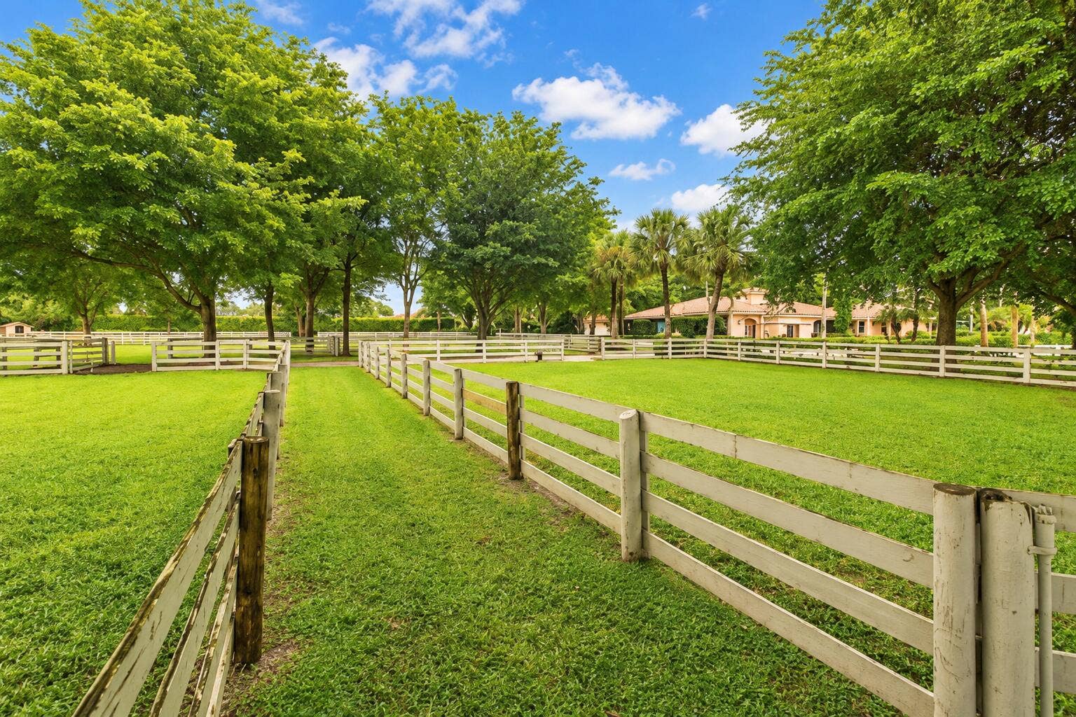 3206 OLDE HAMPTON Drive, Wellington, FL 33414 527526EC-AA5F-49A8-BBA3-19E303E7FBA4