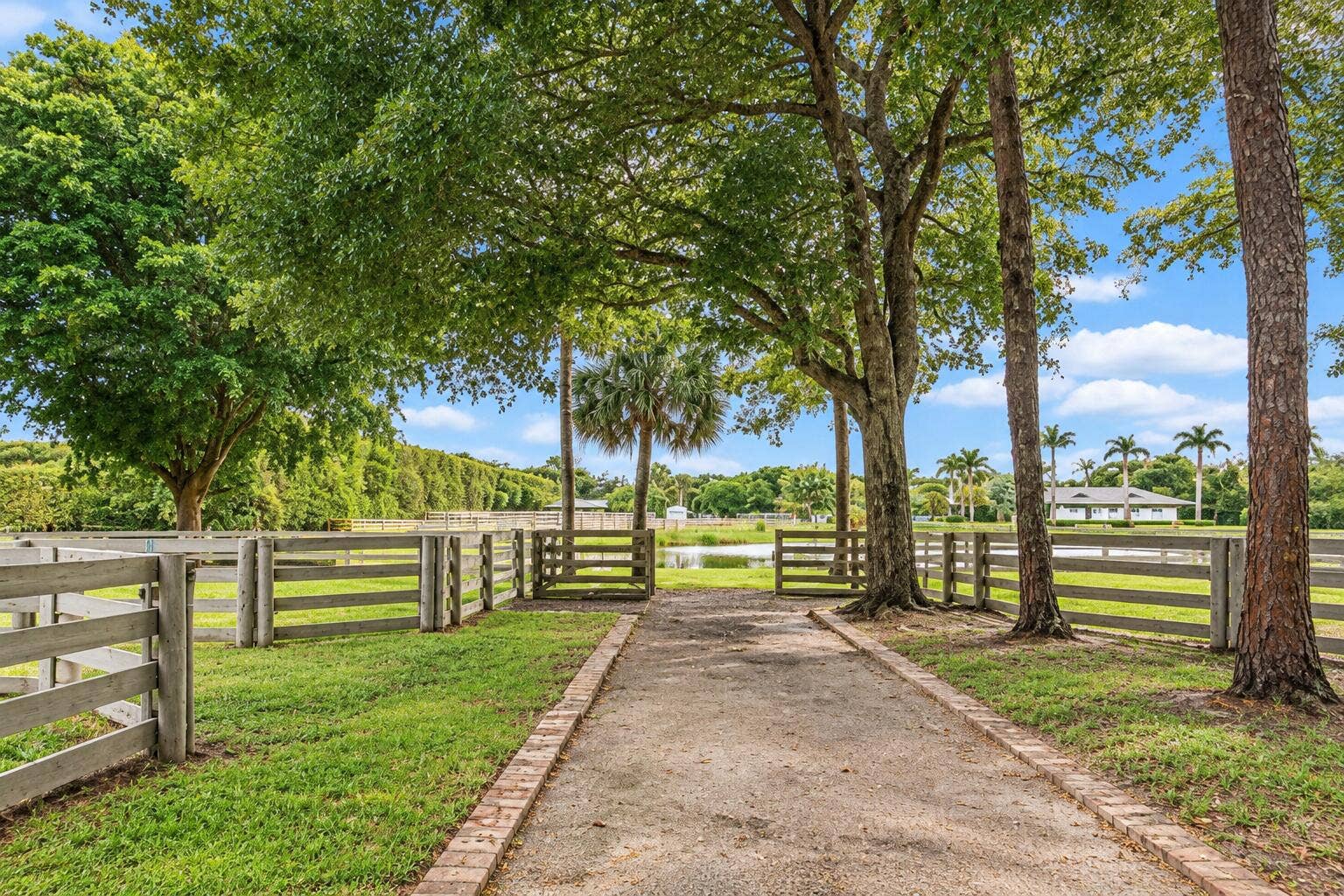 3206 OLDE HAMPTON Drive, Wellington, FL 33414 D55F570F-BFC8-4612-AA92-E34FAD801154