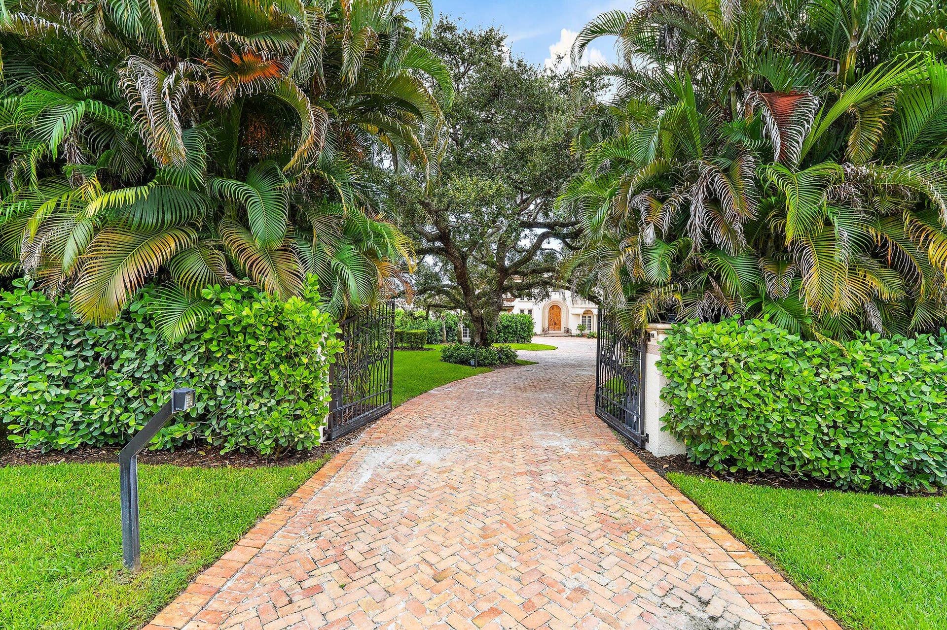 14898 PALMWOOD Road, Palm Beach Gardens, FL 33410 165' Driveway