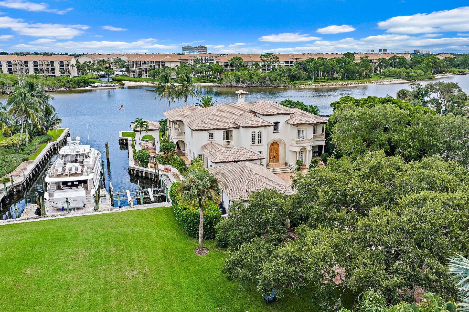 14898 PALMWOOD Road, Palm Beach Gardens, FL 33410 Private dockage of this caliber is nearly non-existent