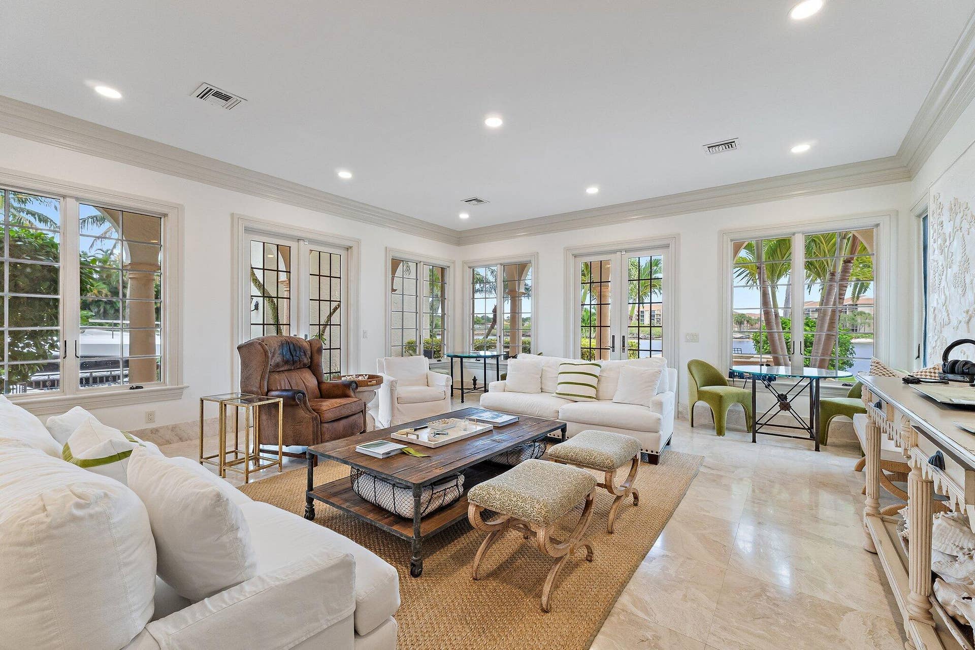 14898 PALMWOOD Road, Palm Beach Gardens, FL 33410 Spacious Family Room