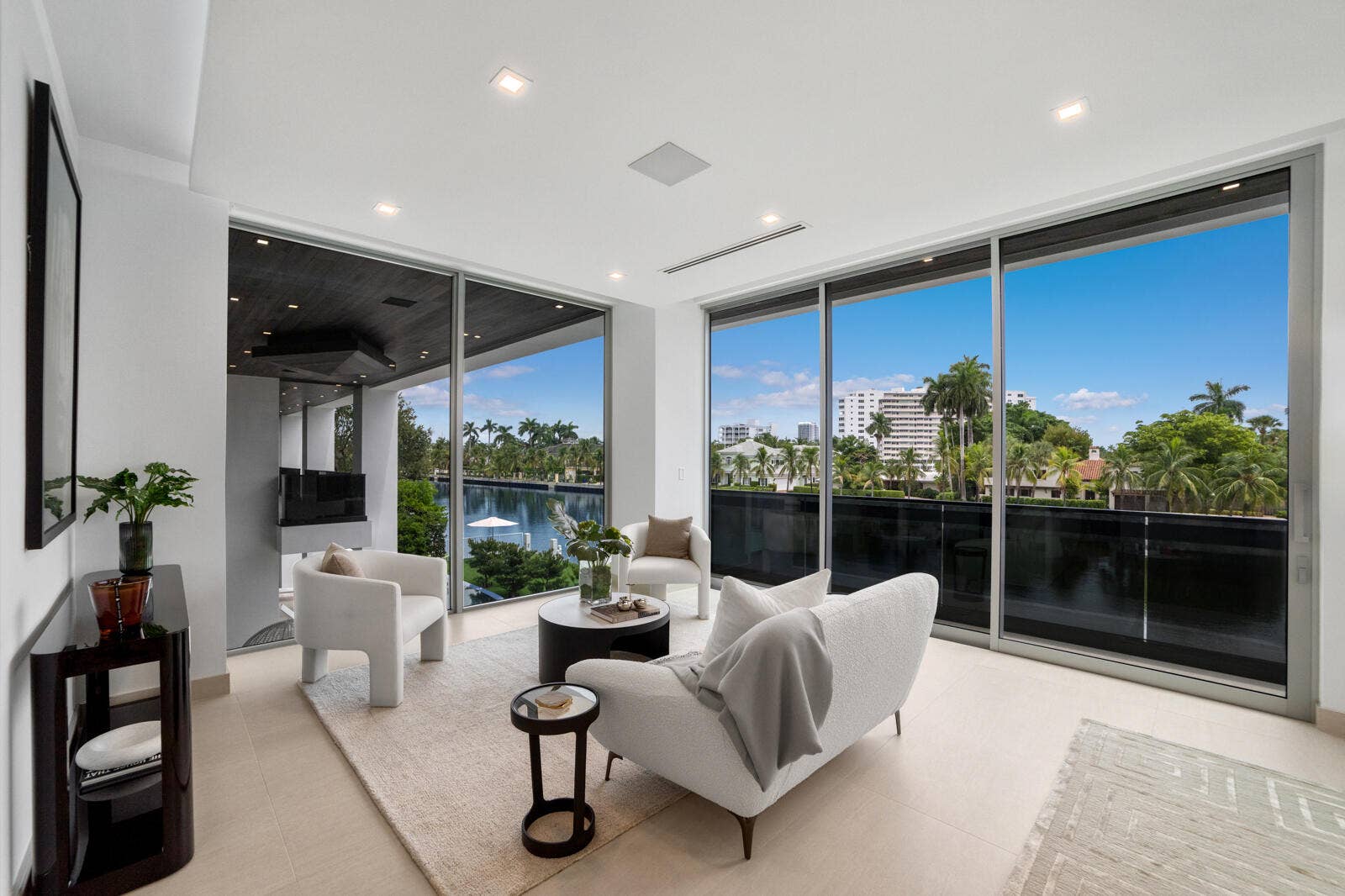414 ROYAL PLAZA Drive, Fort Lauderdale, FL 33301 Waterfront sitting area within the primary suite, surrounded by walls of glass and opening directly to the private covered terrace.