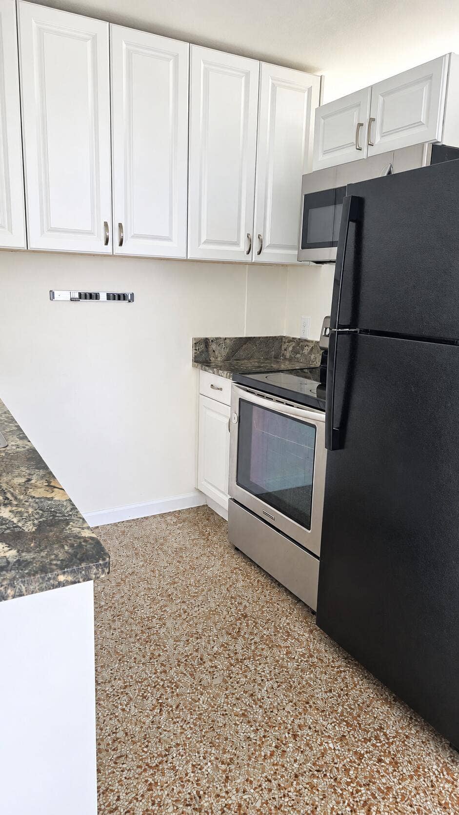 330 W 29TH Street W, Riviera Beach, Riviera Beach, FL 33404 29718235-64c0-4ee0-bb70-31433613b6b8