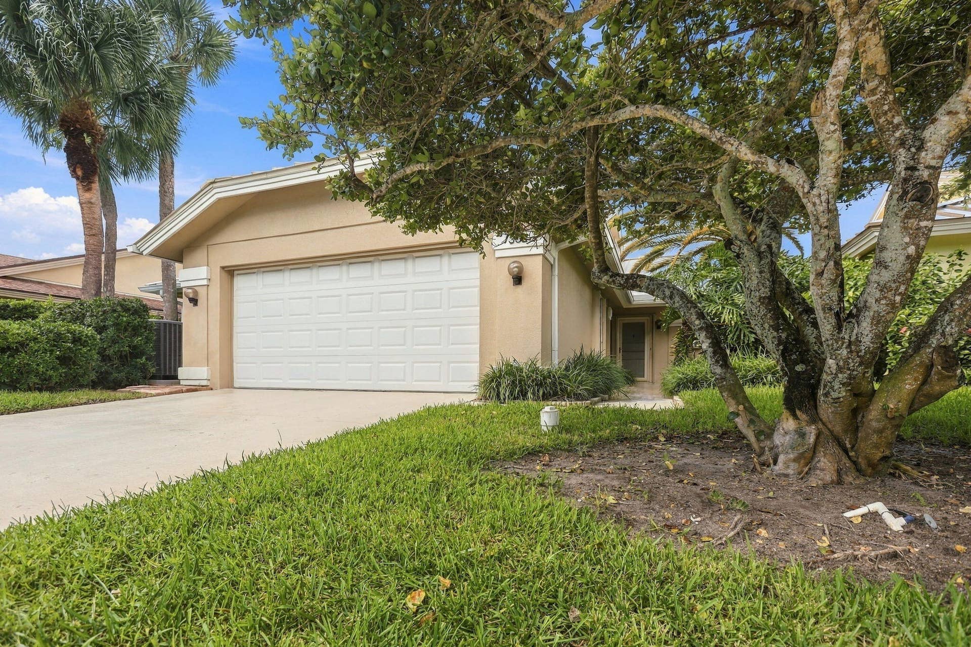 352 River Edge Road, Jupiter, FL 33477 Front