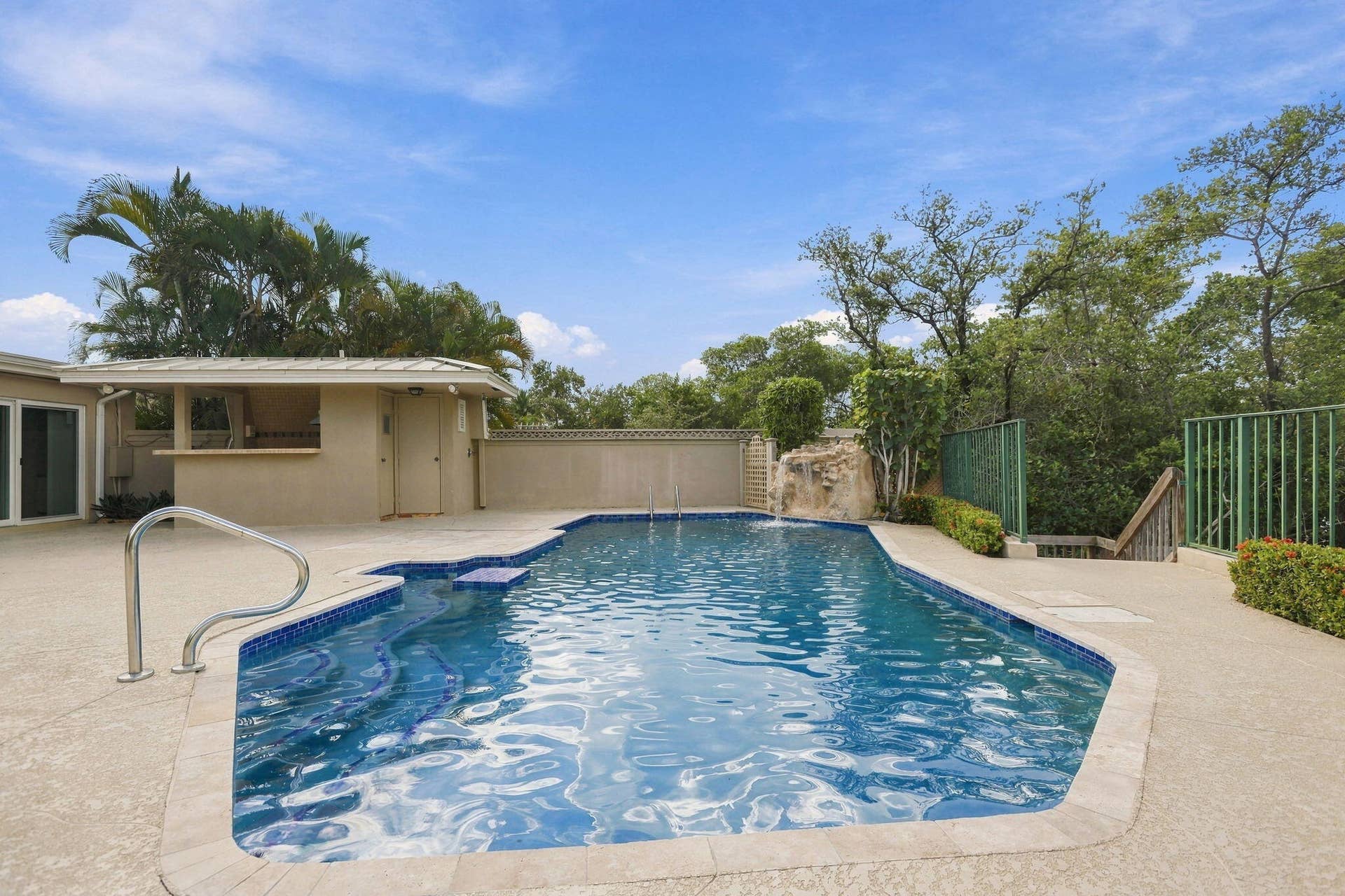 352 River Edge Road, Jupiter, FL 33477 Saltwater Pool