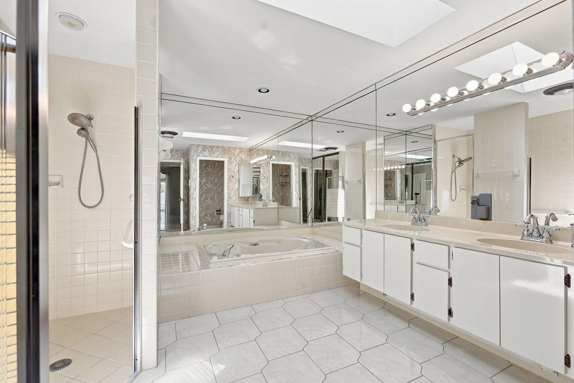 352 River Edge Road, Jupiter, FL 33477 Primary Bath