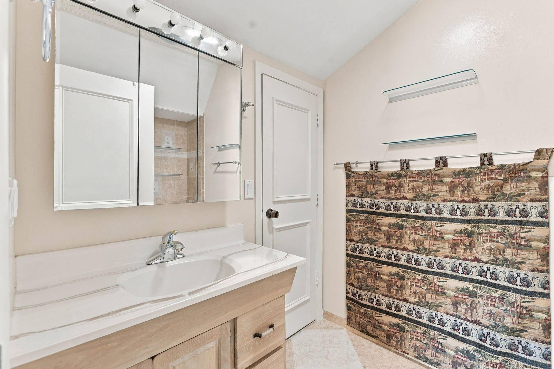 352 River Edge Road, Jupiter, FL 33477 Bath 3 Upstairs