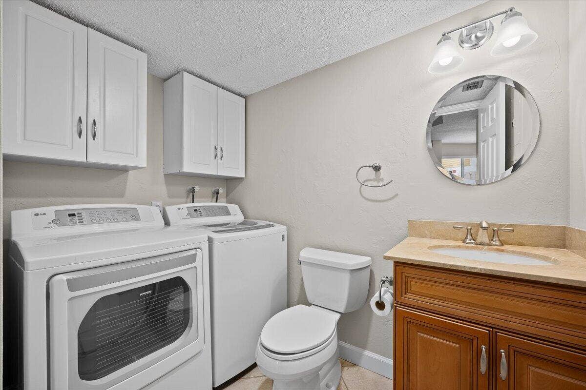251 SEABREEZE Circle, Jupiter, Jupiter, FL 33477 1st floor half bath and laundry