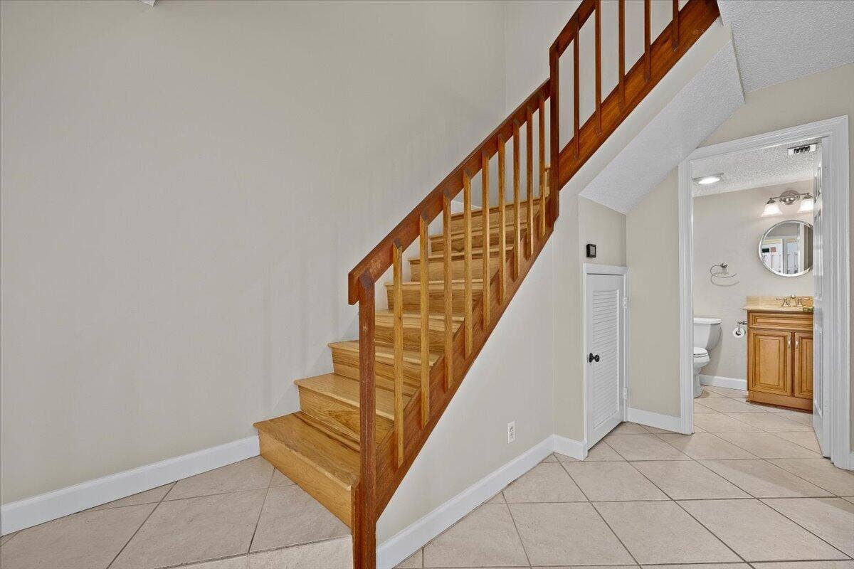 251 SEABREEZE Circle, Jupiter, Jupiter, FL 33477 2nd Floor