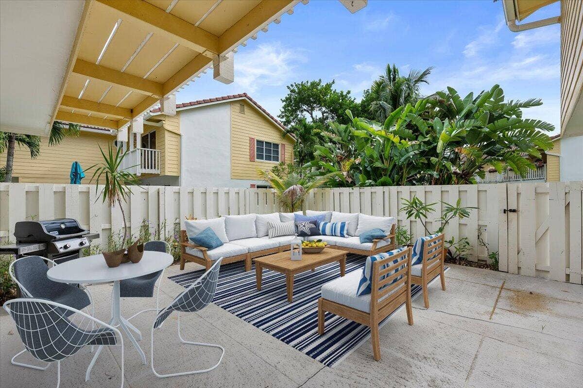 251 SEABREEZE Circle, Jupiter, Jupiter, FL 33477 Virtually staged patio