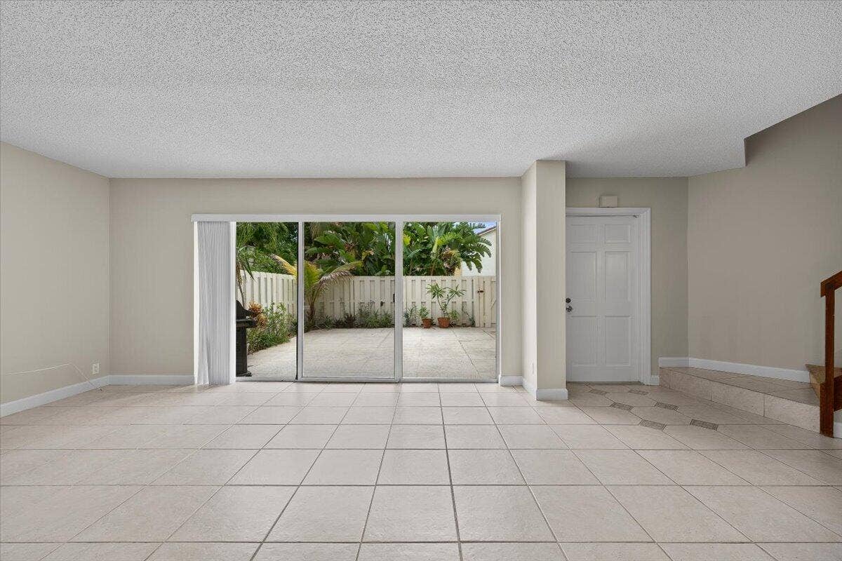 251 SEABREEZE Circle, Jupiter, Jupiter, FL 33477 Living Room