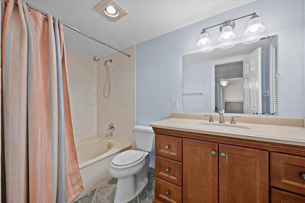 251 SEABREEZE Circle, Jupiter, Jupiter, FL 33477 Guest Bathroom
