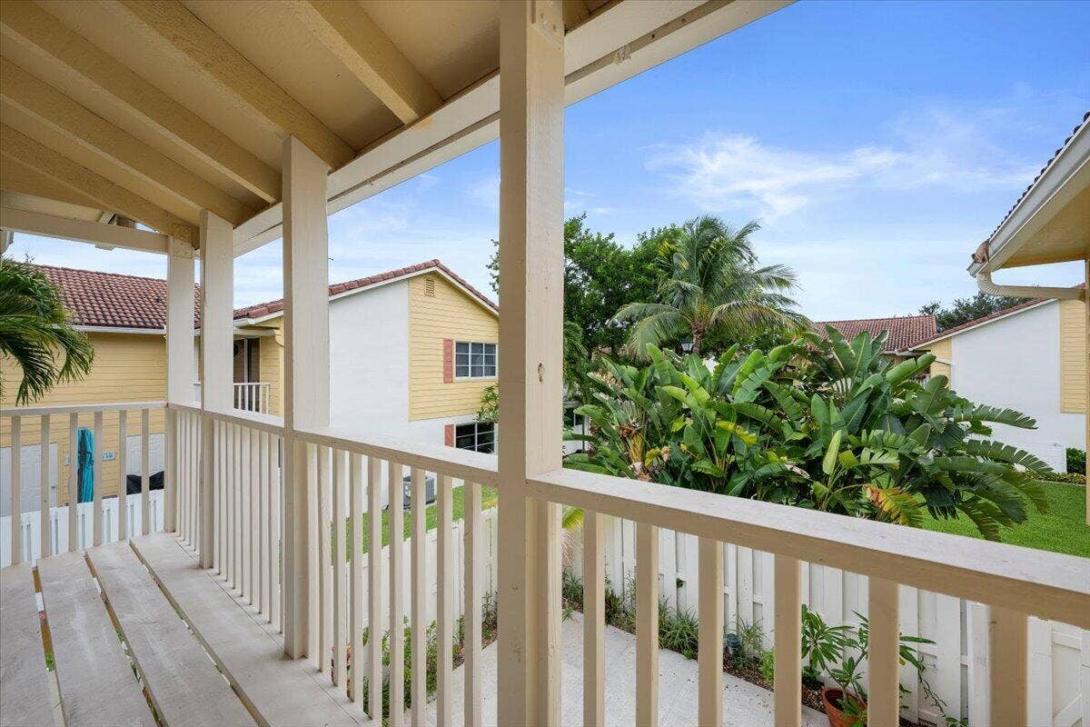 251 SEABREEZE Circle, Jupiter, Jupiter, FL 33477 2nd floor balcony