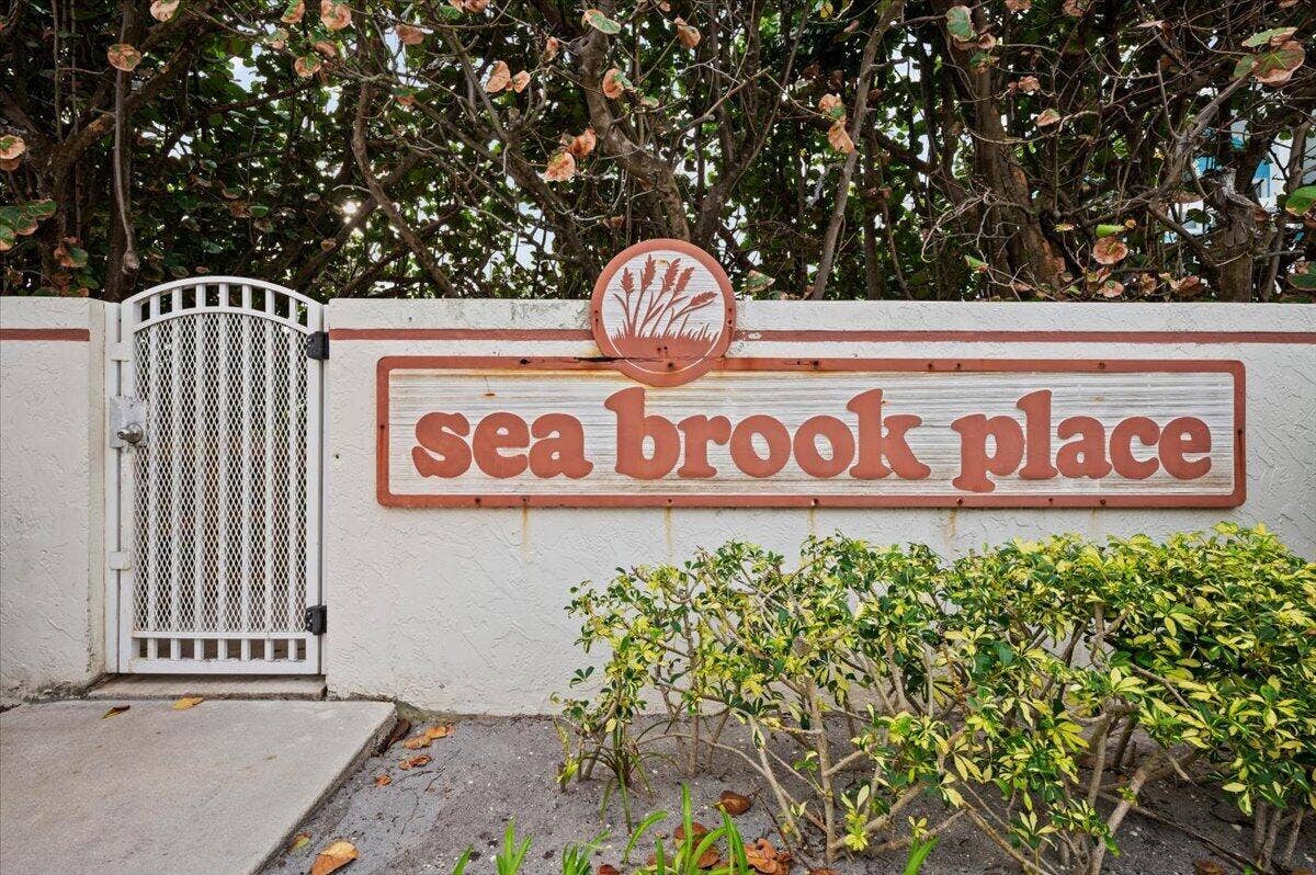 251 SEABREEZE Circle, Jupiter, Jupiter, FL 33477 Direct Beach gate for the community