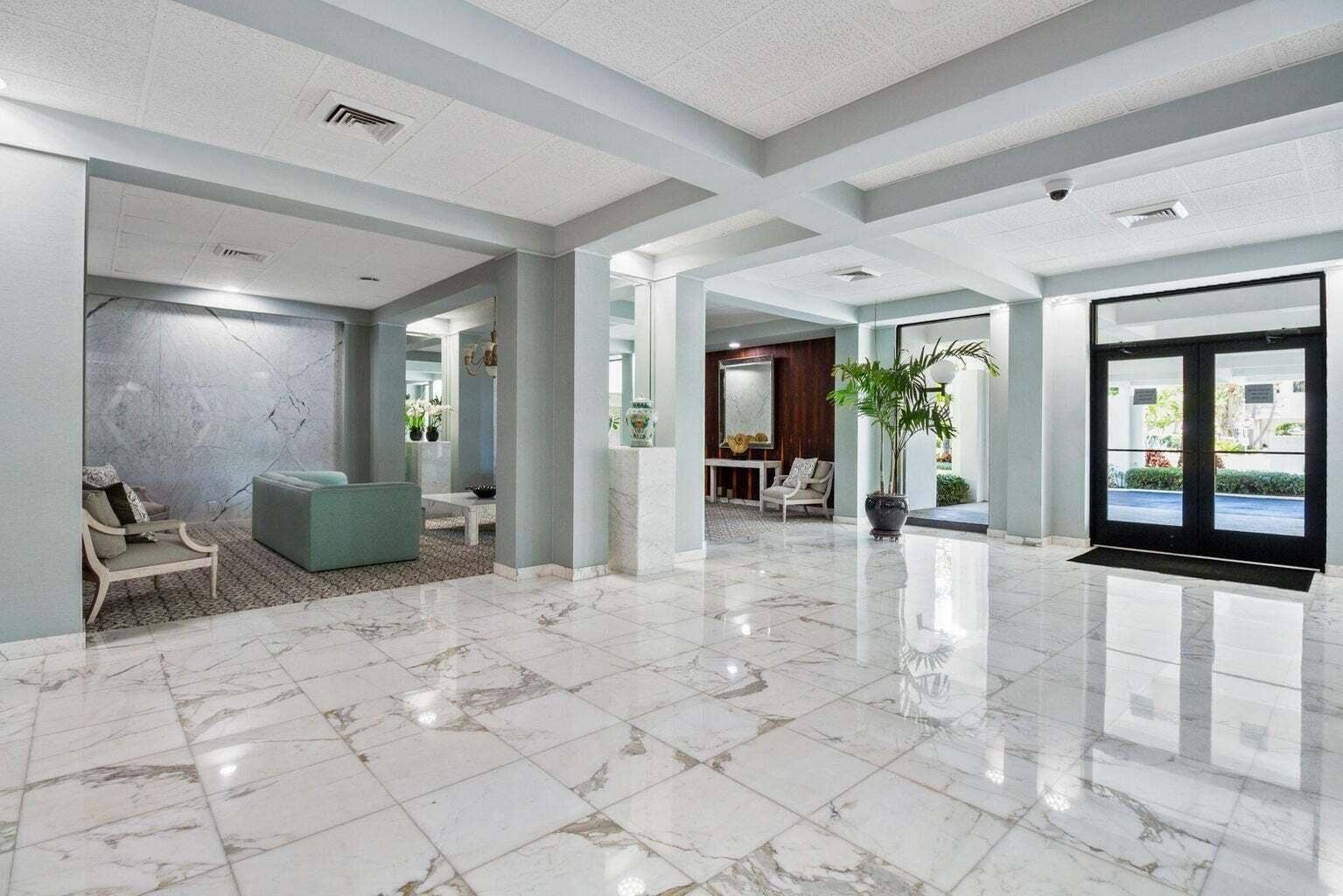 lapalma602lobby