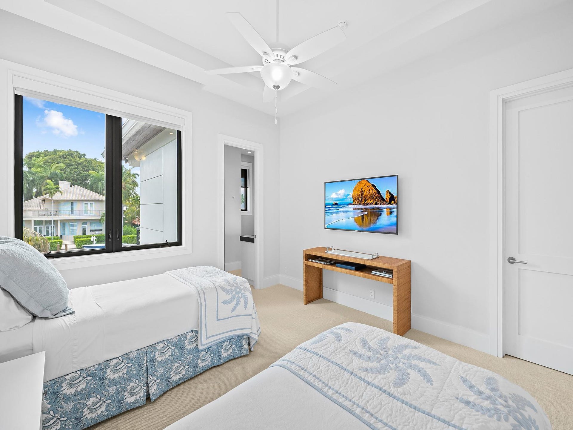 301 NE 23RD Avenue, Fort Lauderdale, FL 33305 Electric blinds in all bedrooms upstairs
