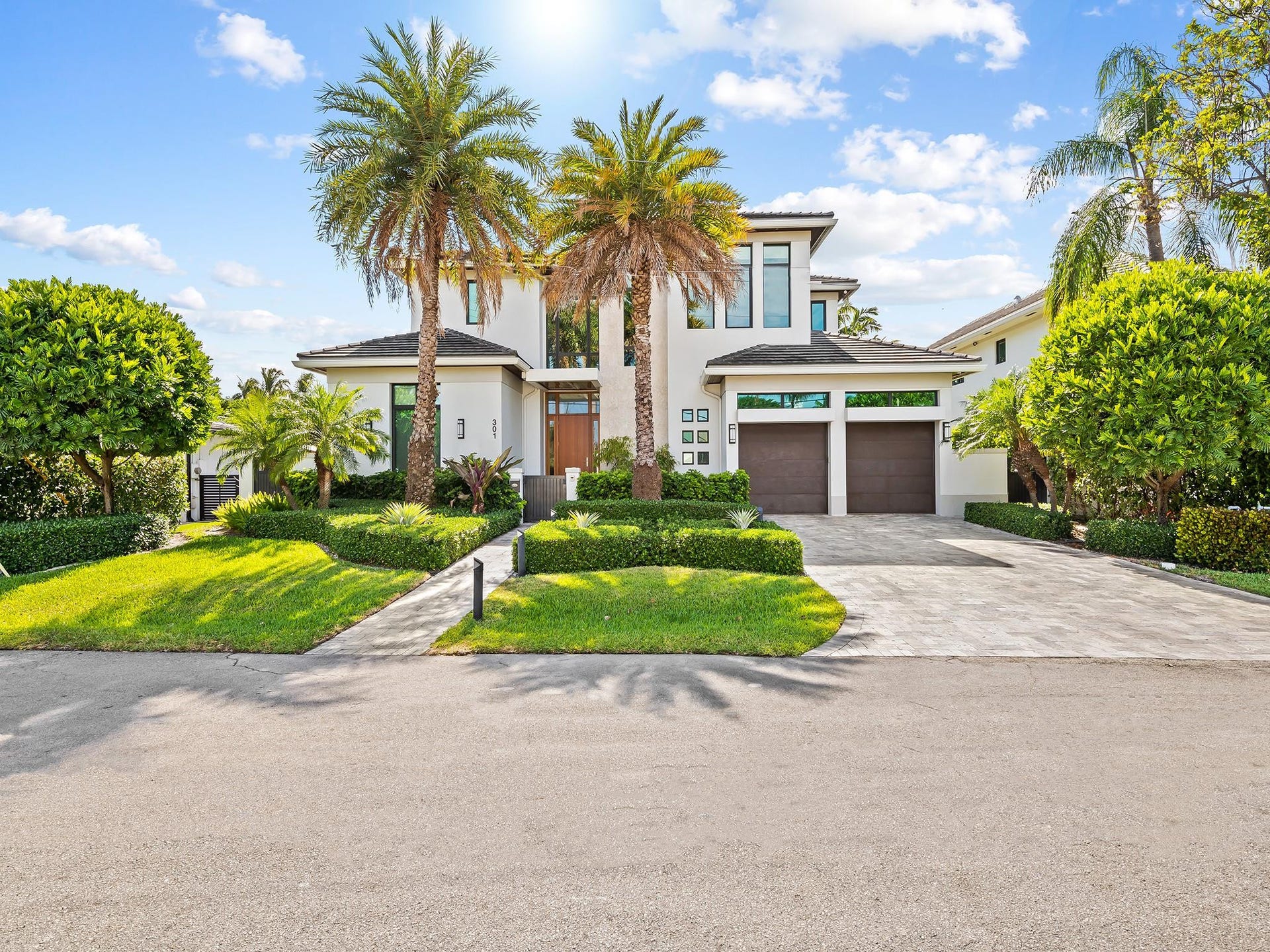 301 NE 23RD Avenue, Fort Lauderdale, FL 33305 Gorgeous Las Olas property! This stunning home showcases the elegant architecture, lush landscaping and a grand entrance with 25-foot vaulted ceilings. Call for a private showing today.