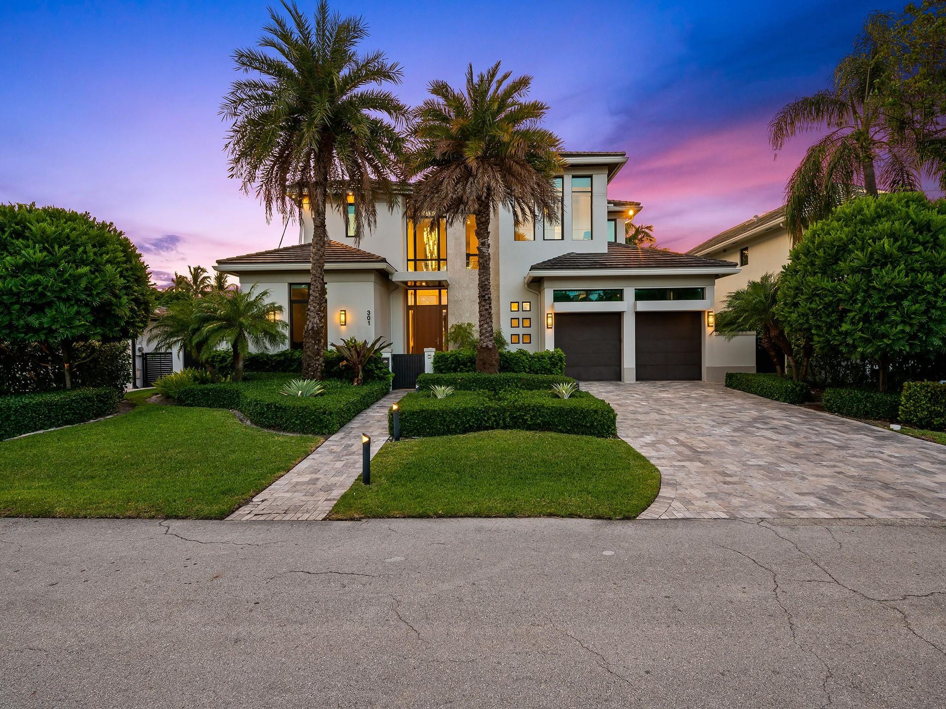 301 NE 23RD Avenue, Fort Lauderdale, FL 33305 The stunner!! The twilight view of this beautiful Las Olas home, where the glow of dusk highlights its timeless beauty and elegant charm is magical.