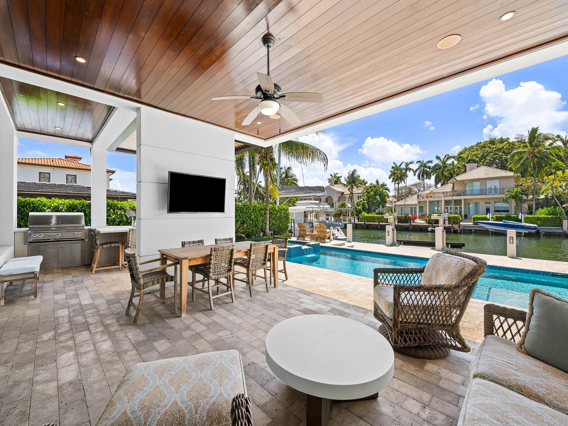 An abundant of outdoor entertainment space is ideal for hosting gatherings with family and friends