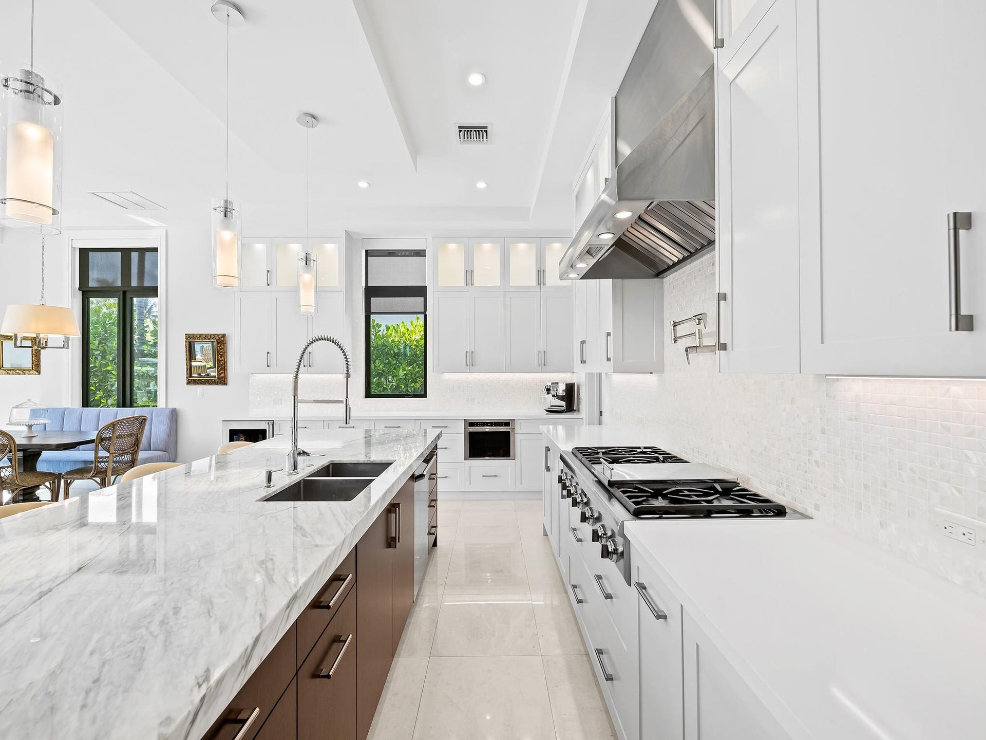 301 NE 23RD Avenue, Fort Lauderdale, FL 33305 Kitchen area focused on the cooking zone