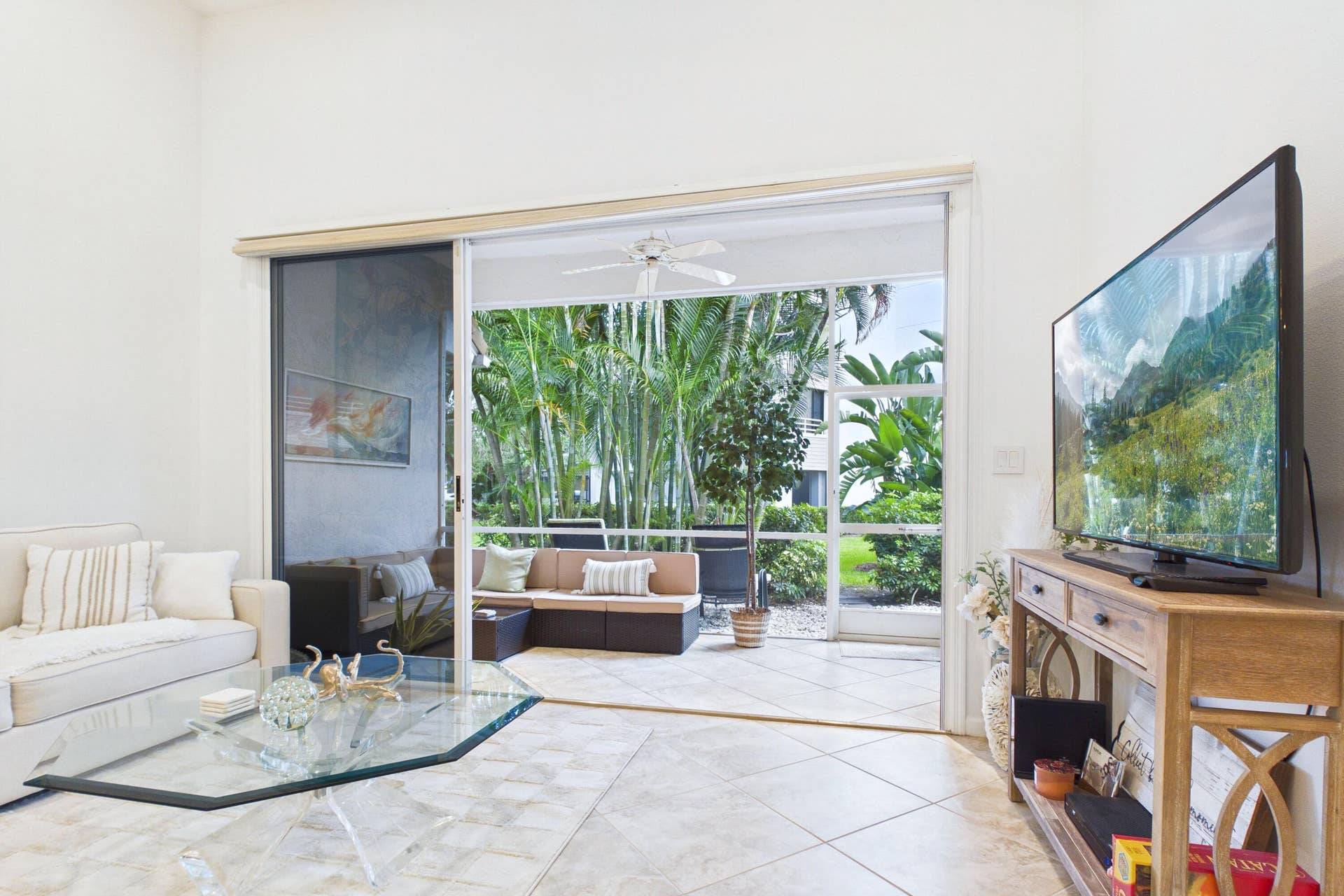412 Coral Cove Drive, North Palm Beach, FL 33408 Living/Patio