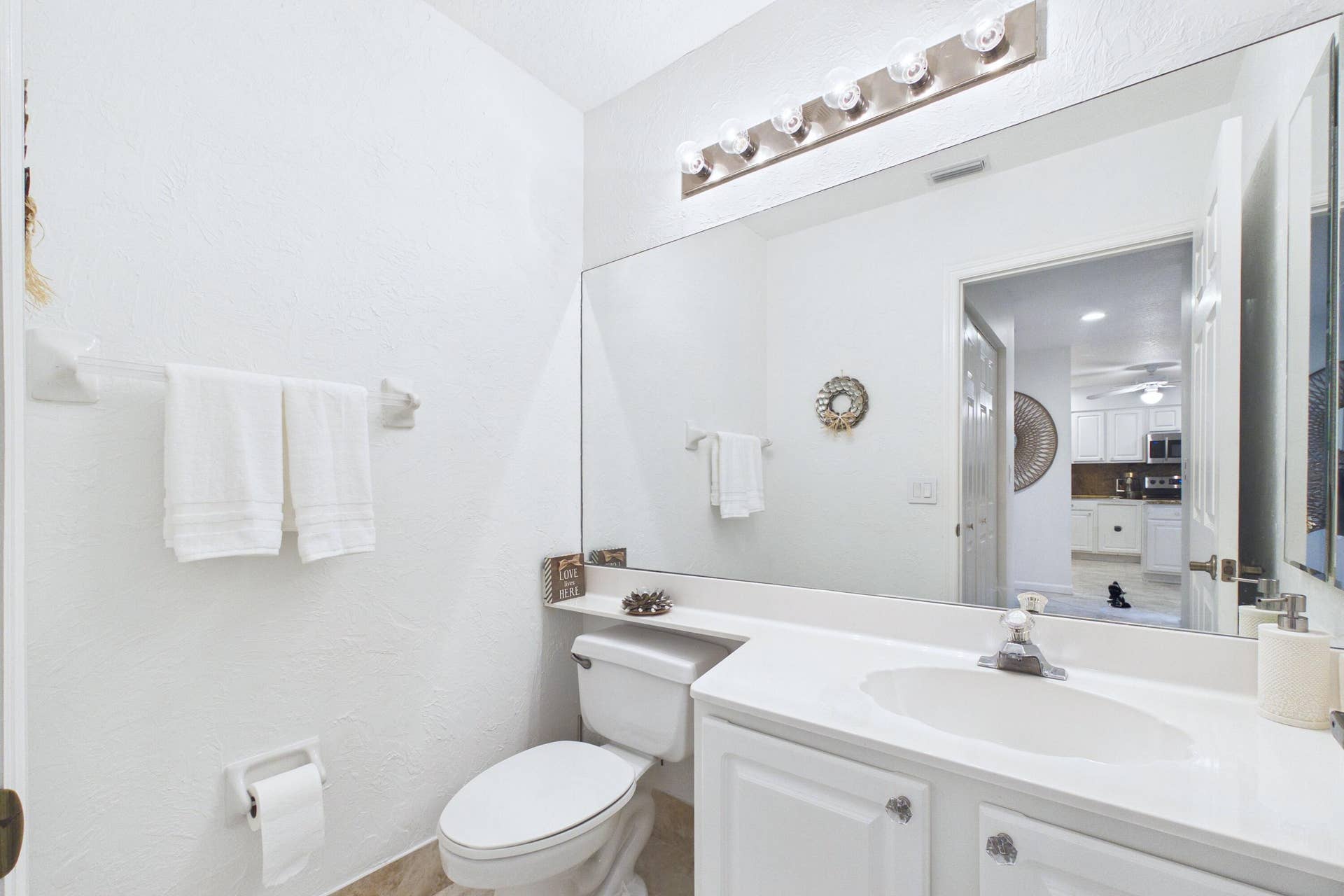 412 Coral Cove Drive, North Palm Beach, FL 33408 1/2 Bath