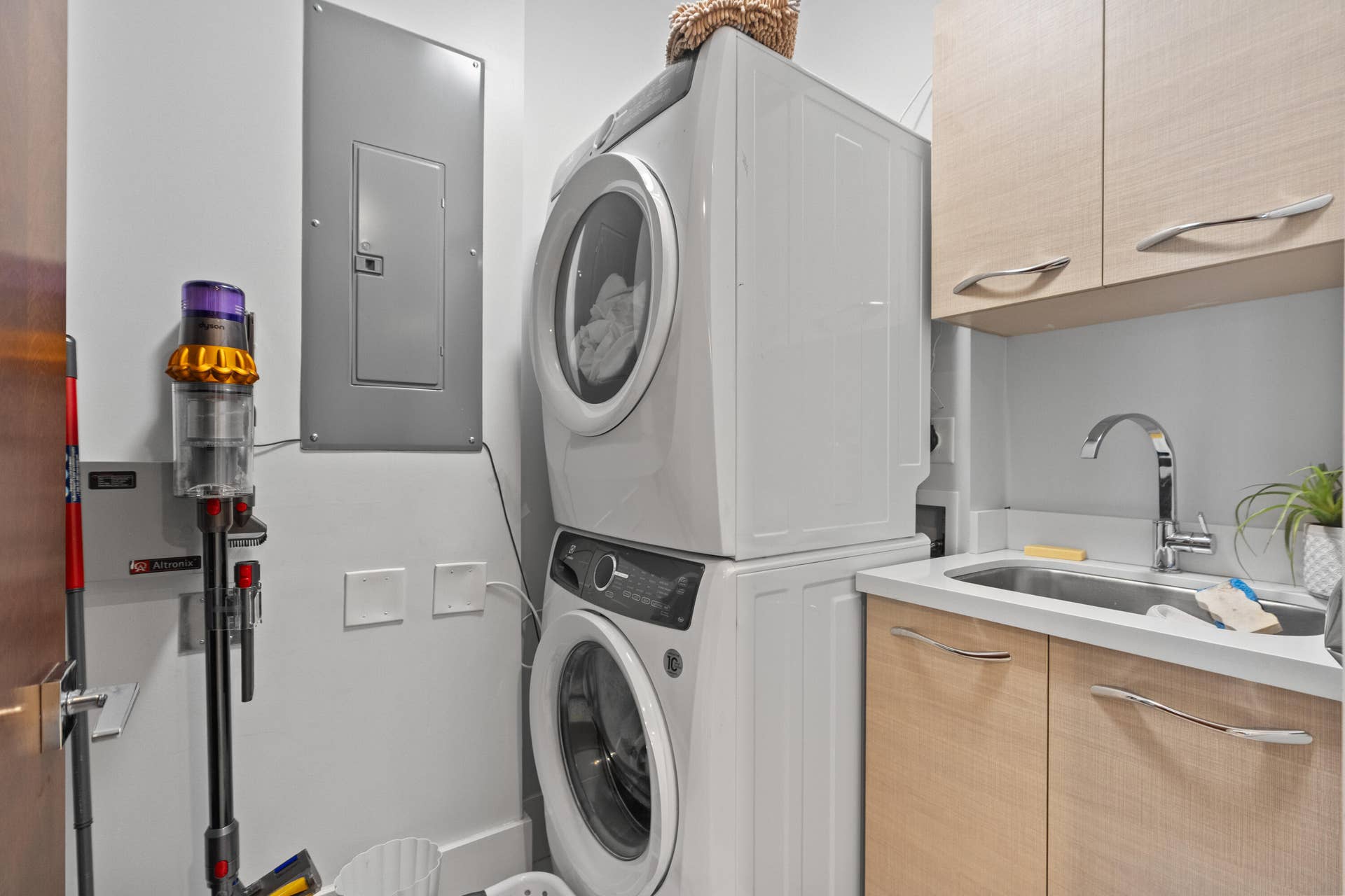 2770 NE 14TH Street, #203, Fort Lauderdale, FL 33304 DSC01947