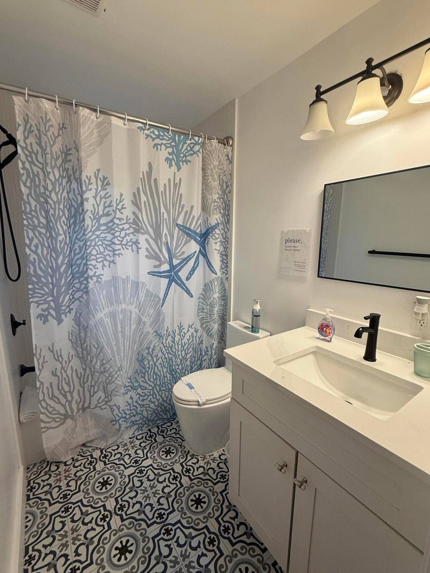 4104 GARDEN Avenue, West Palm Beach, West Palm Beach, FL 33405 Bath