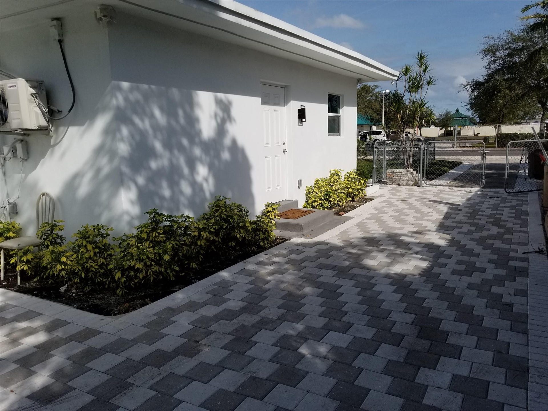 Paved entryway and side yard with a patterned paver design