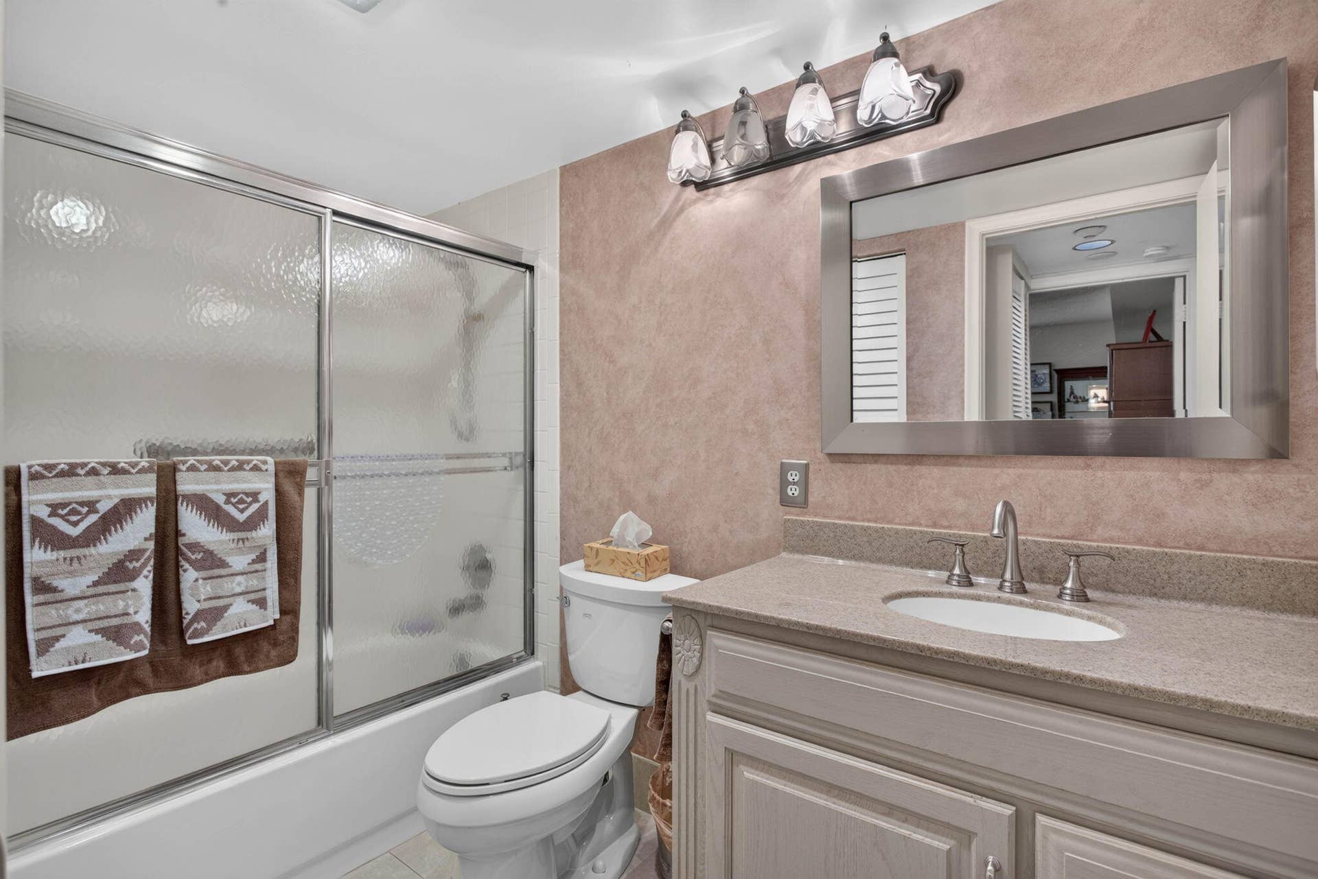 1804 Eleuthera Point, #A1, Coconut Creek, FL 33066 GUEST BATHROOM TUB/SHOWER