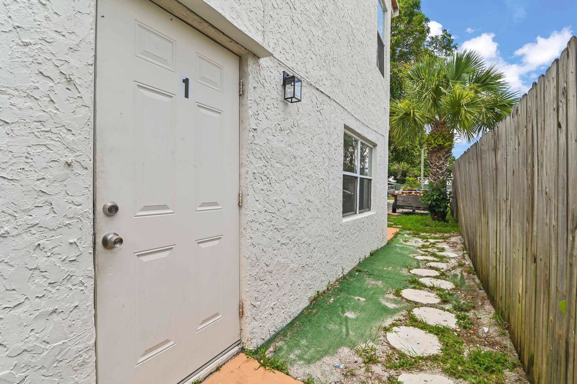 515 Putnam Road, West Palm Beach, FL 33405 04 Entry 01