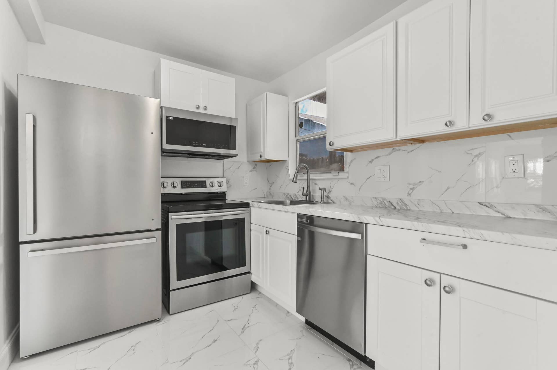 515 Putnam Road, West Palm Beach, FL 33405 12 Kitchen 02