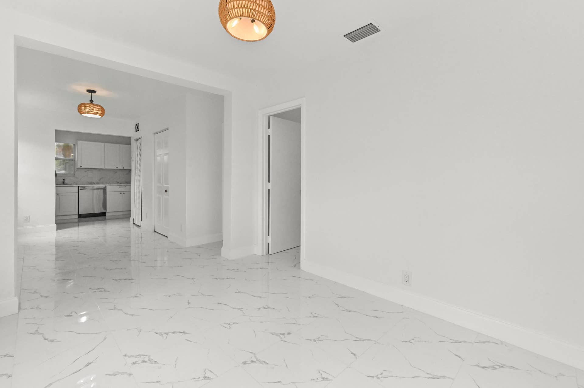 515 Putnam Road, West Palm Beach, FL 33405 10 Living Room 06