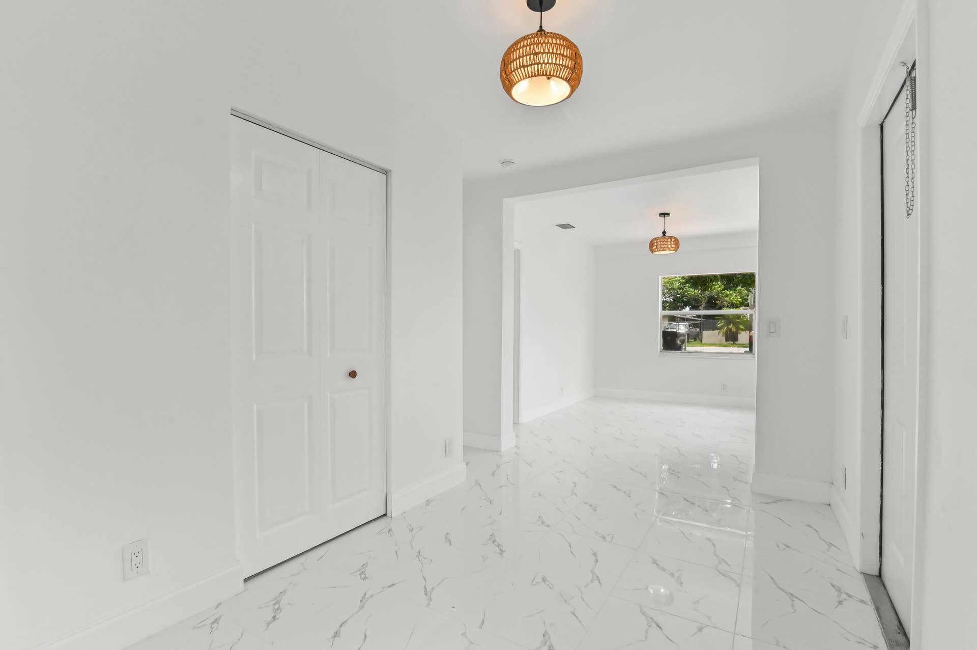 515 Putnam Road, West Palm Beach, FL 33405 08 Living Room 04