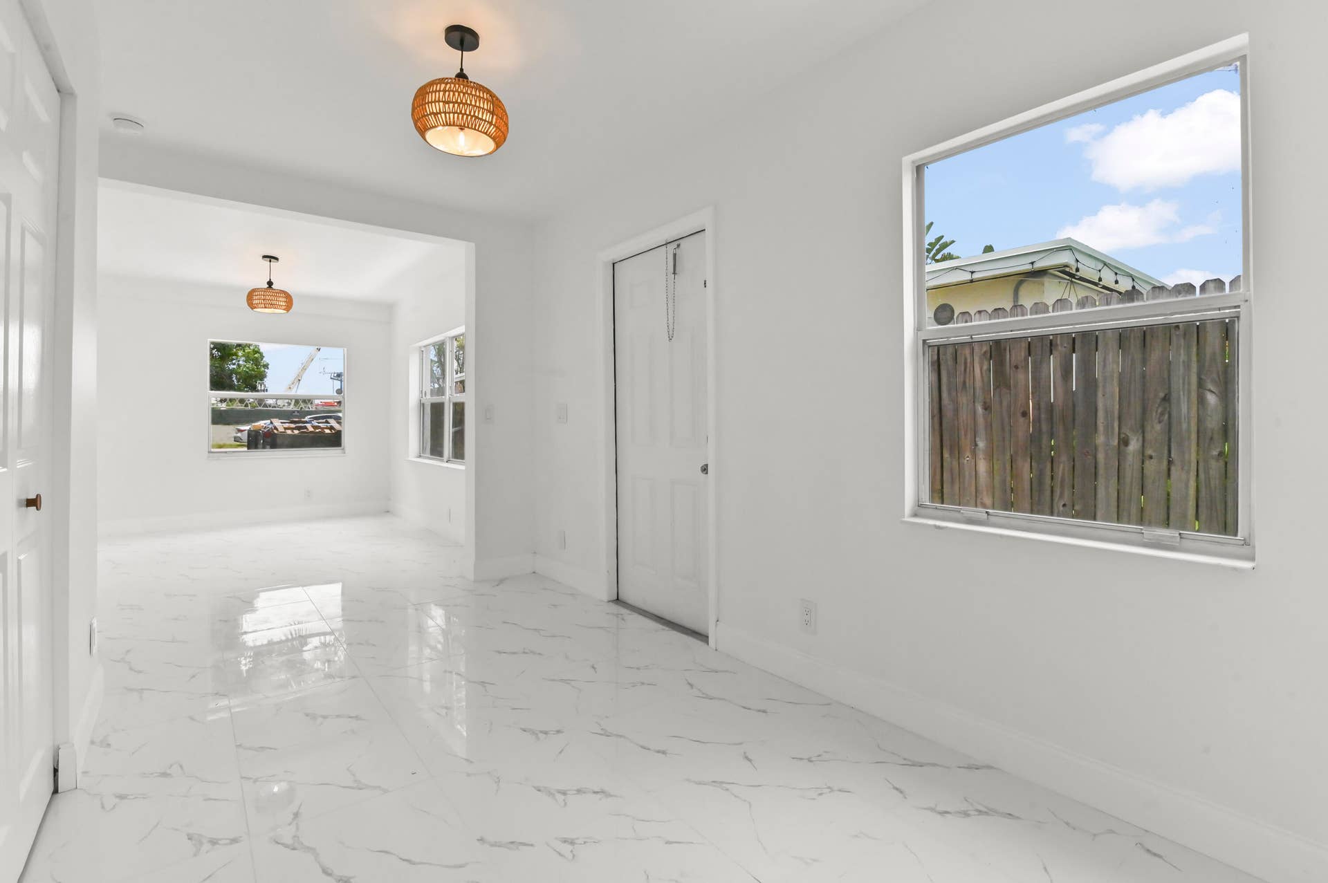 515 Putnam Road, West Palm Beach, FL 33405 07 Living Room 03