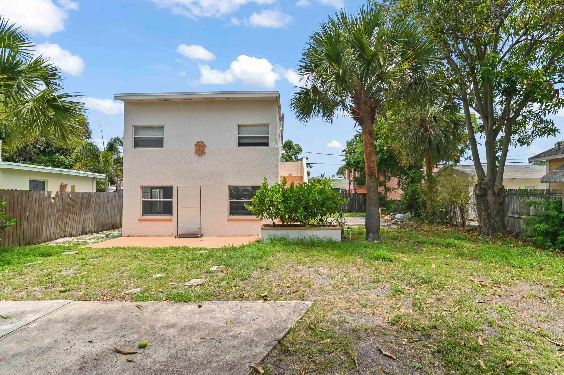 515 Putnam Road, West Palm Beach, FL 33405 02 Front 02