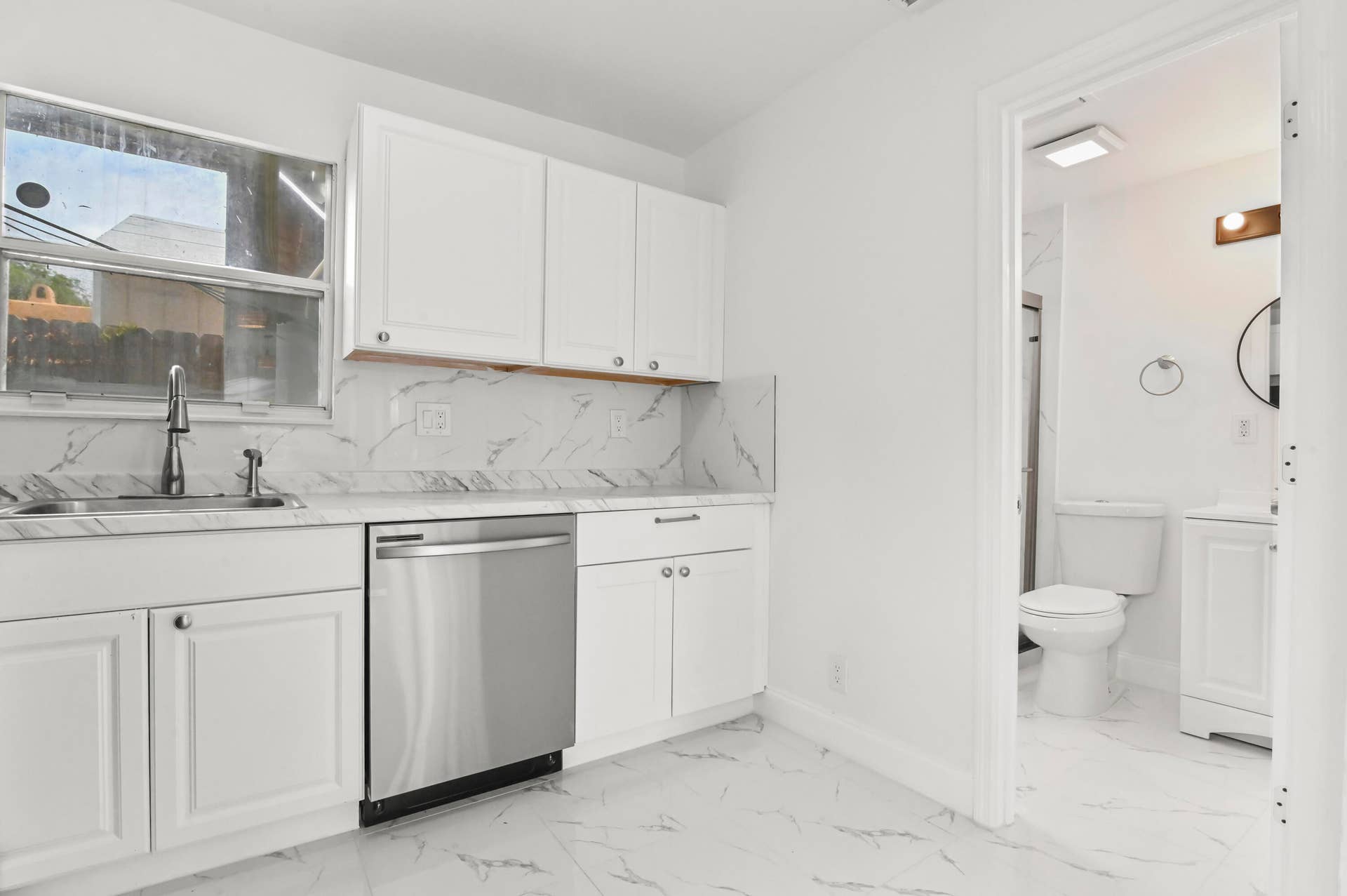 515 Putnam Road, West Palm Beach, FL 33405 11 Kitchen 01