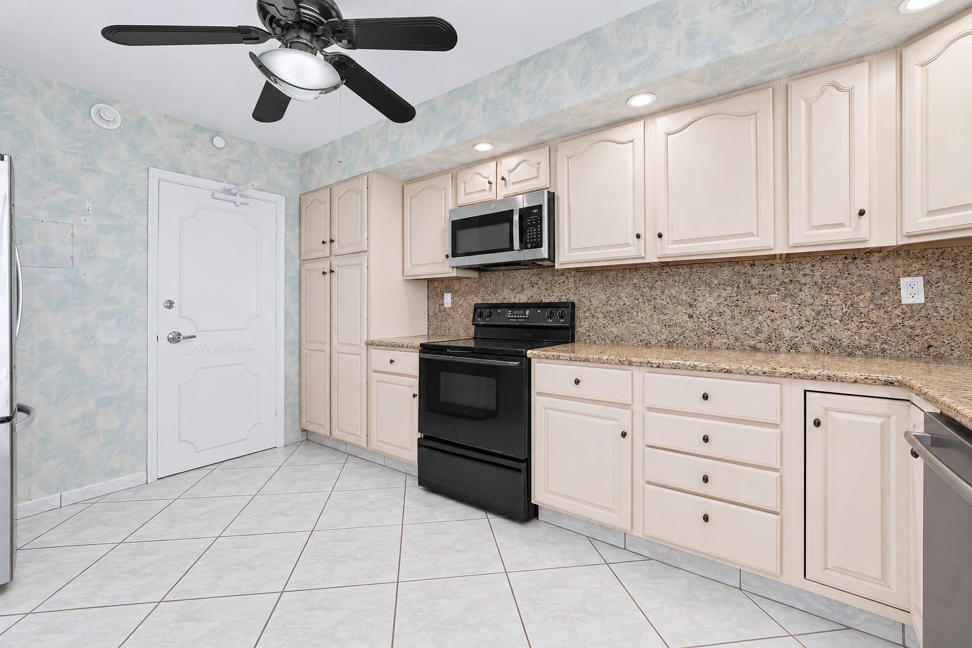 3750 Galt Ocean Drive, #Unit 1710, Fort Lauderdale, FL 33308 Kitchen