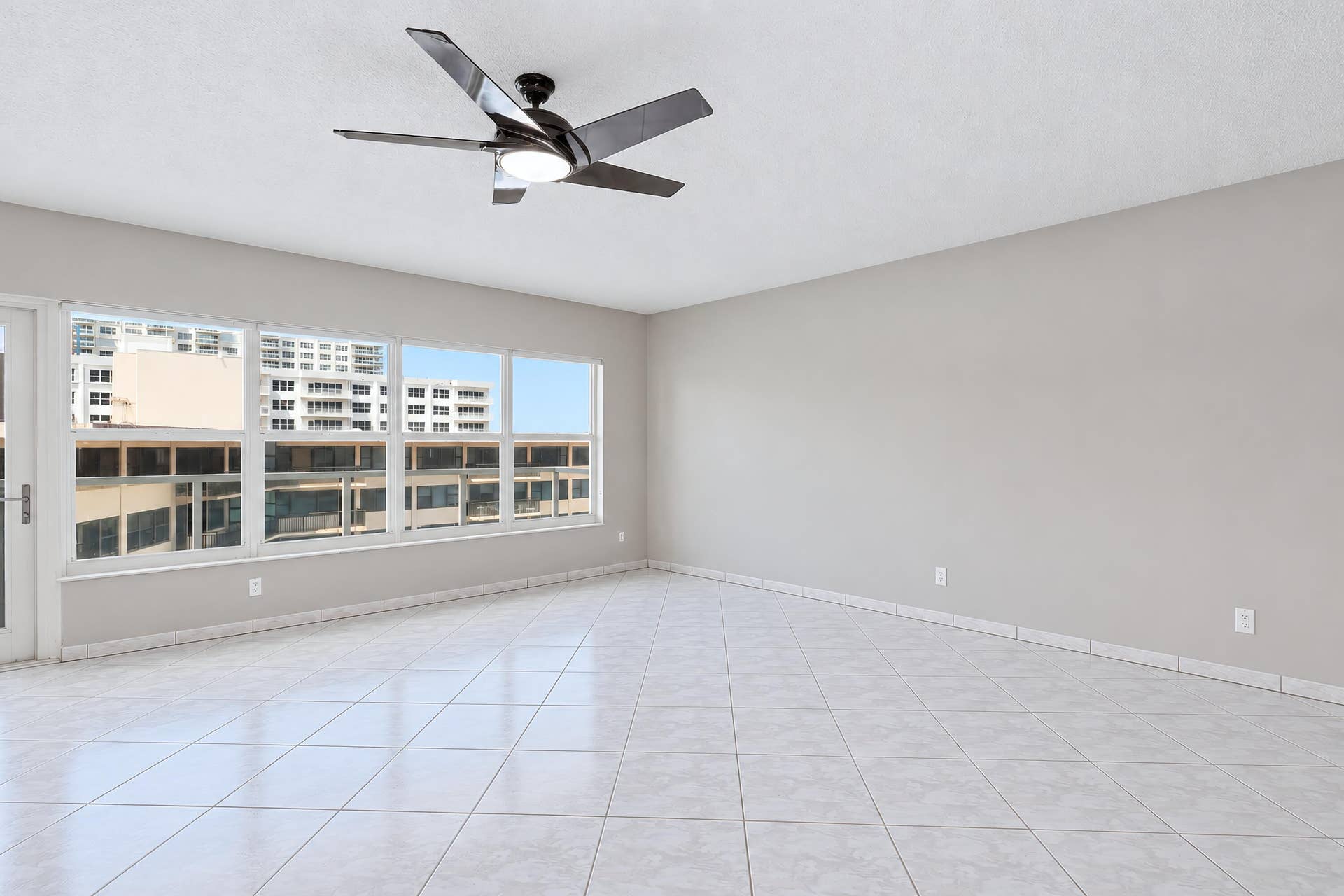 3750 Galt Ocean Drive, #Unit 1710, Fort Lauderdale, FL 33308 Living Room