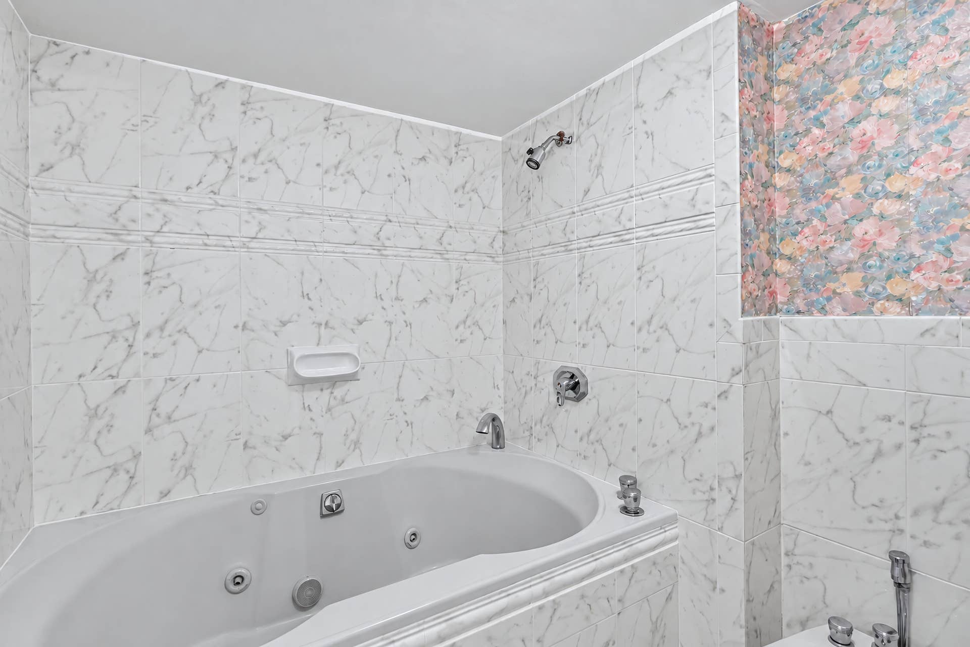 3750 Galt Ocean Drive, #Unit 1710, Fort Lauderdale, FL 33308 Jacuzzi Tub, Shower, & Bidet
