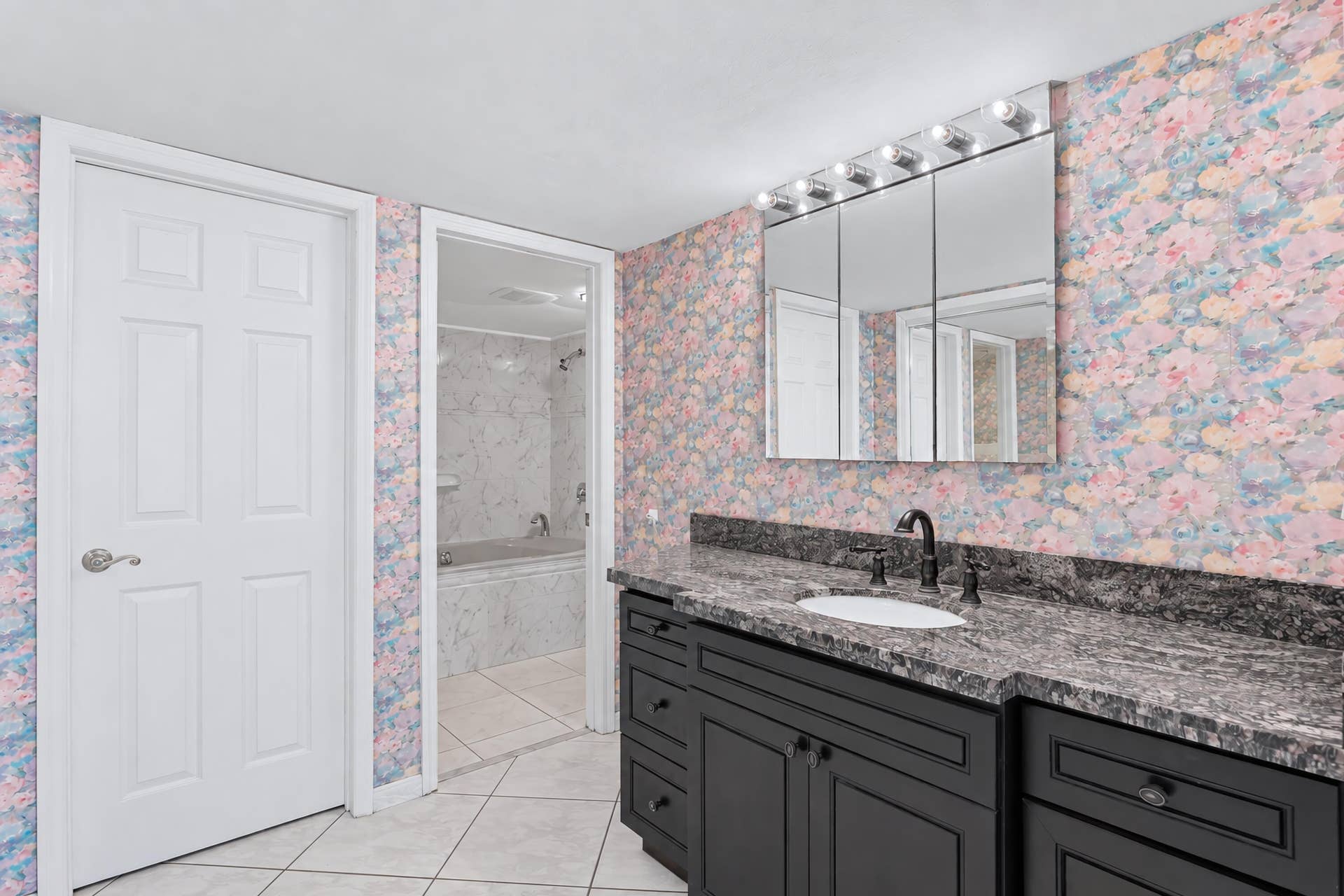 3750 Galt Ocean Drive, #Unit 1710, Fort Lauderdale, FL 33308 Master En-Suite Bathroom