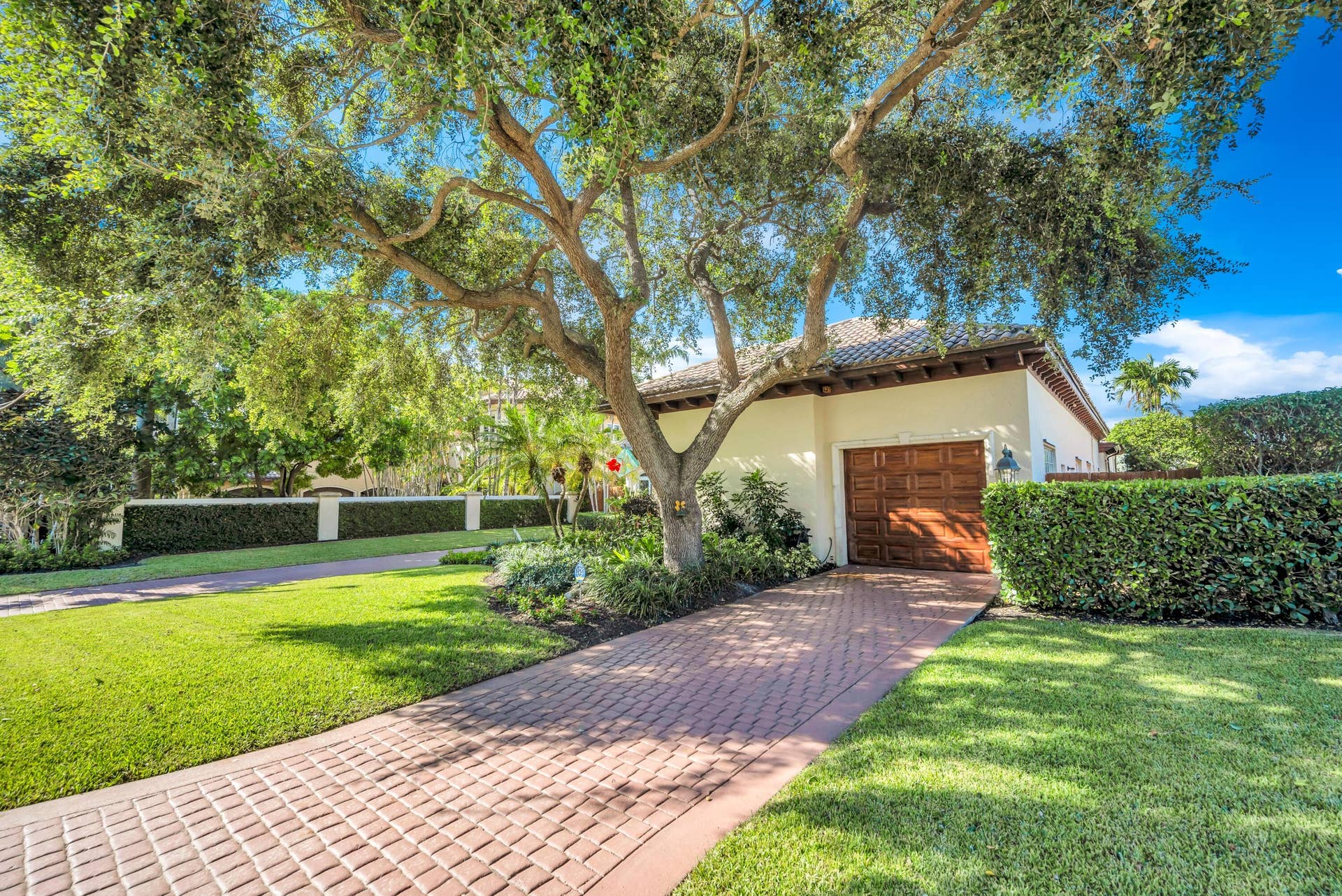 2507 BARCELONA DR-30