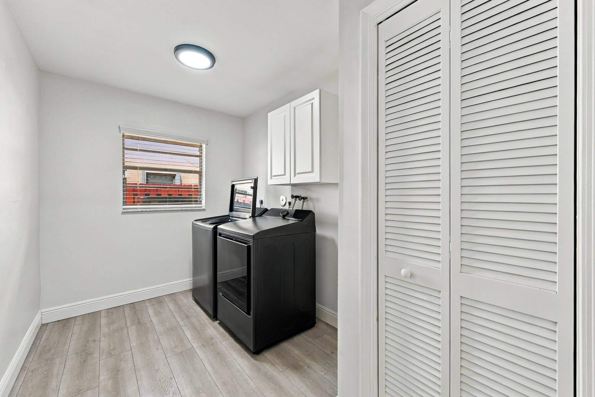 9255 NW 18TH Street, Plantation, FL 33322 Laundry Room