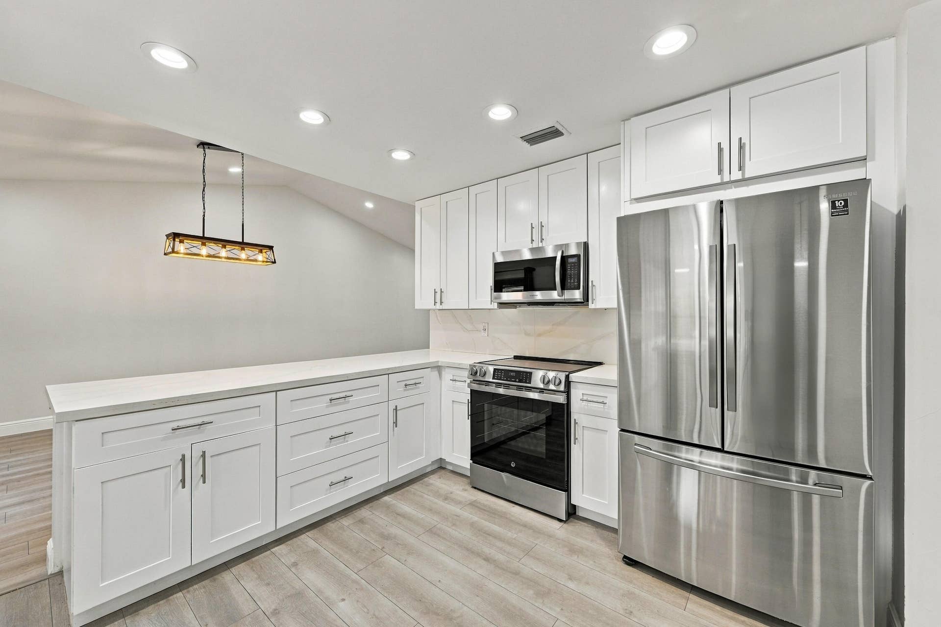9255 NW 18TH Street, Plantation, FL 33322 Kitchen