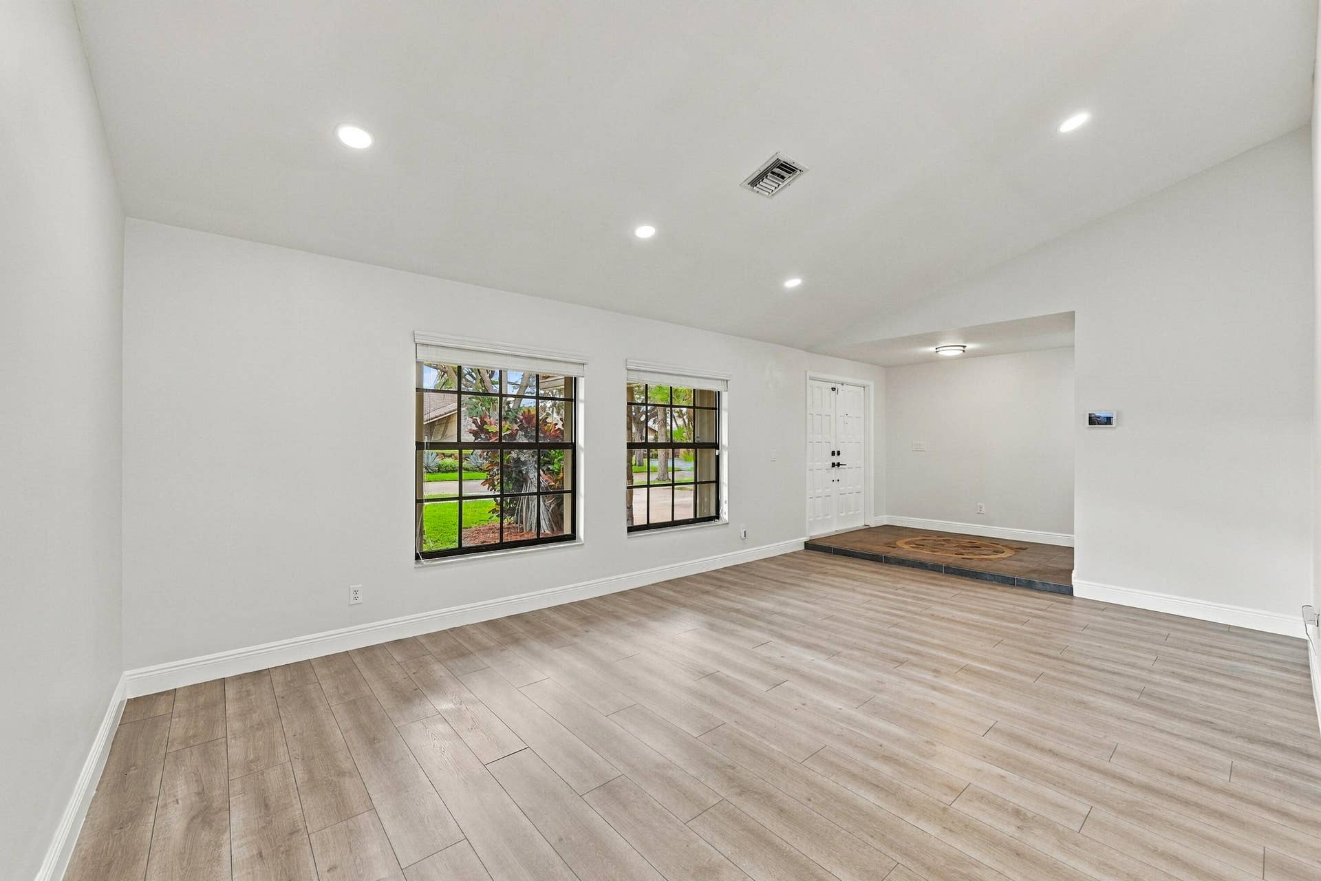 9255 NW 18TH Street, Plantation, FL 33322 Living Room