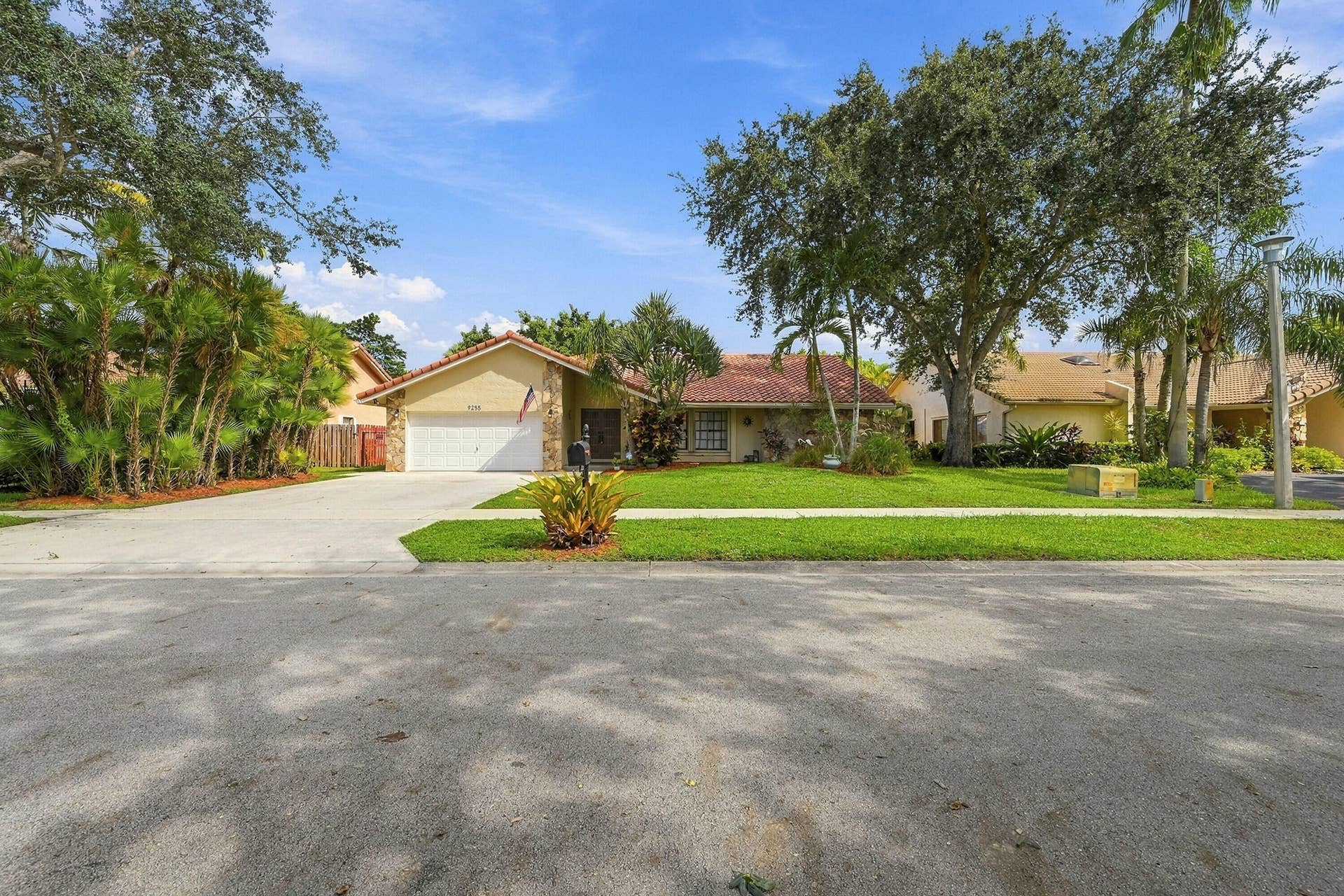 9255 NW 18TH Street, Plantation, FL 33322 01_stl_7245