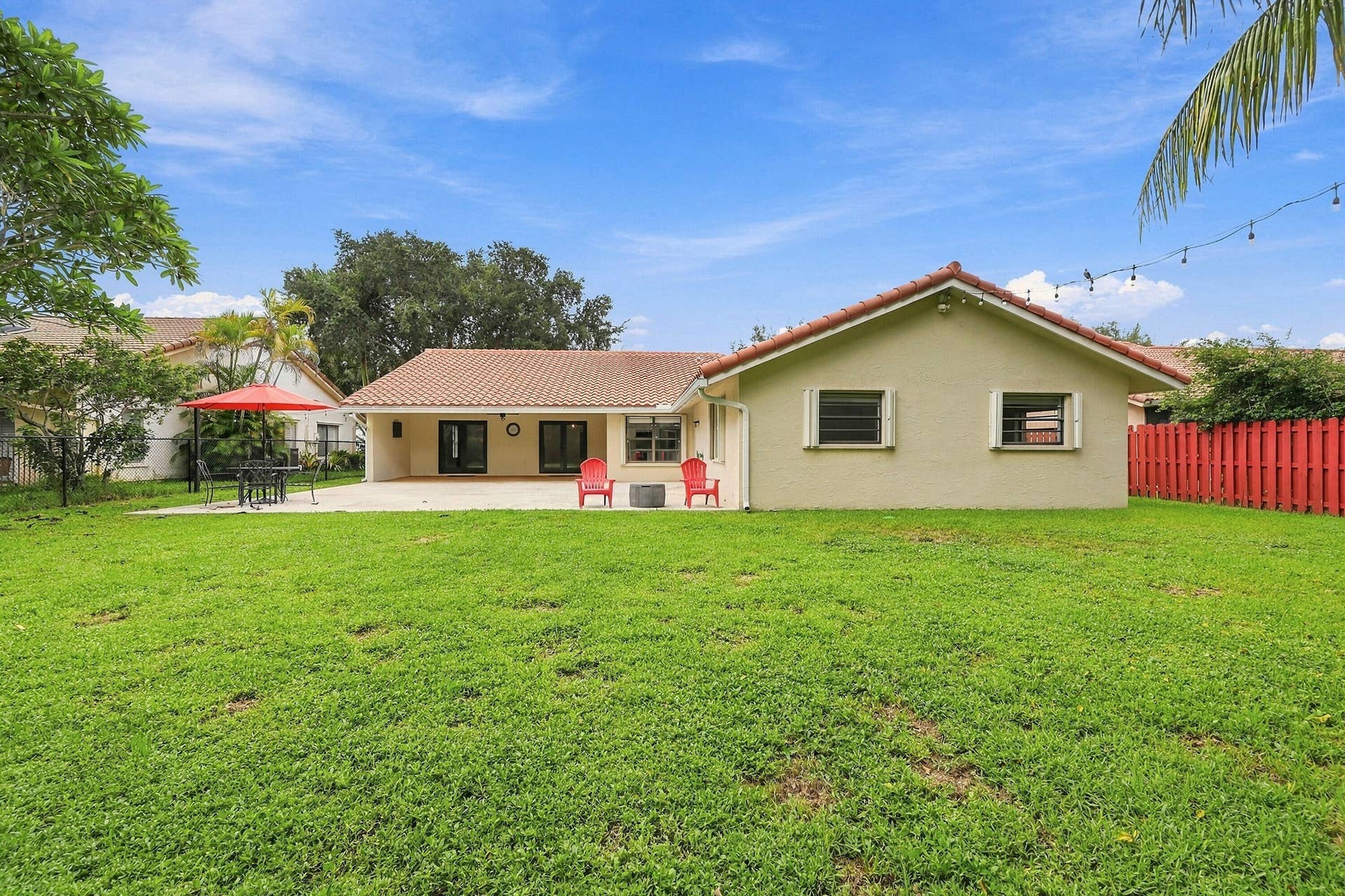 9255 NW 18TH Street, Plantation, FL 33322 Huge yard.