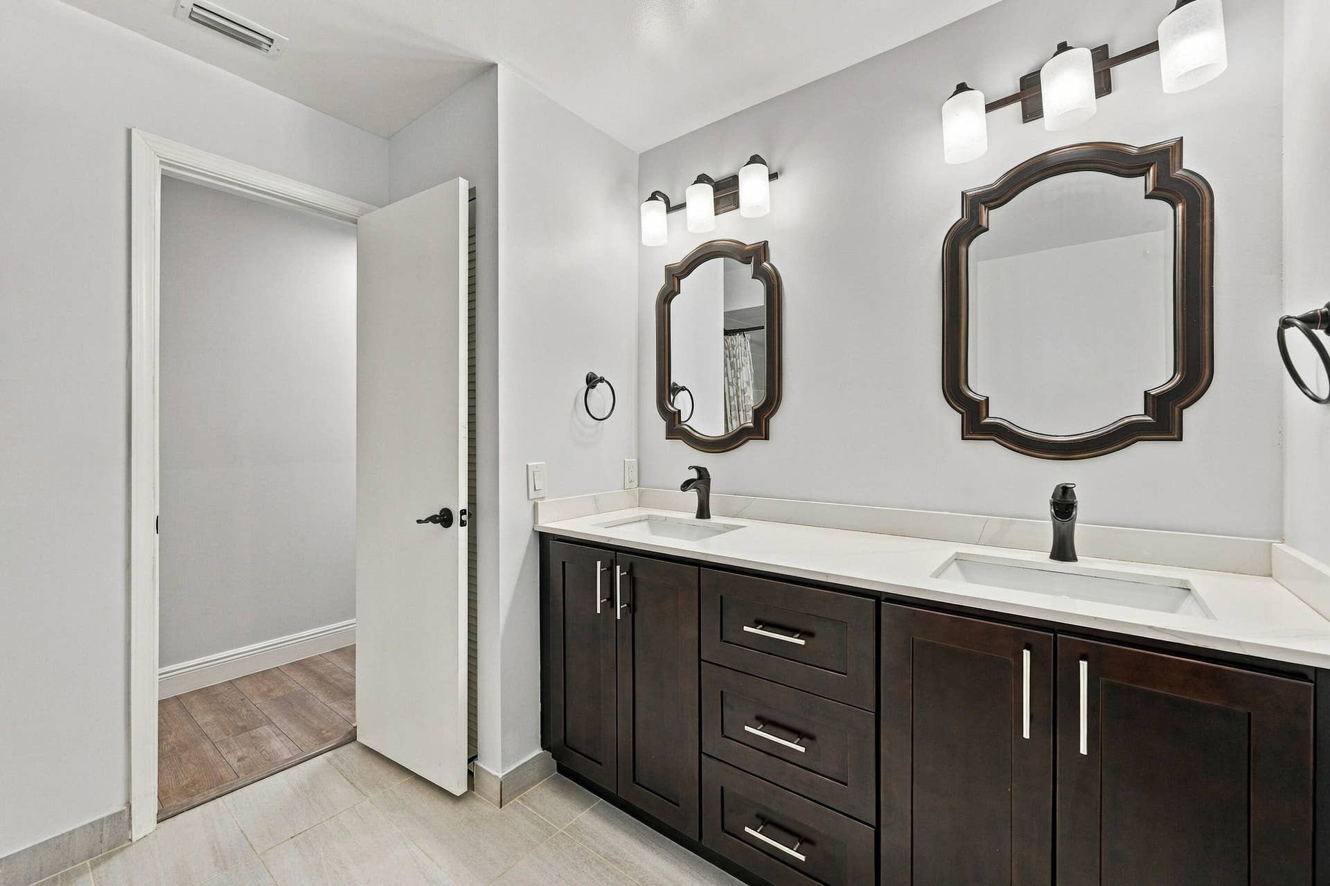 9255 NW 18TH Street, Plantation, FL 33322 Second Bathroom