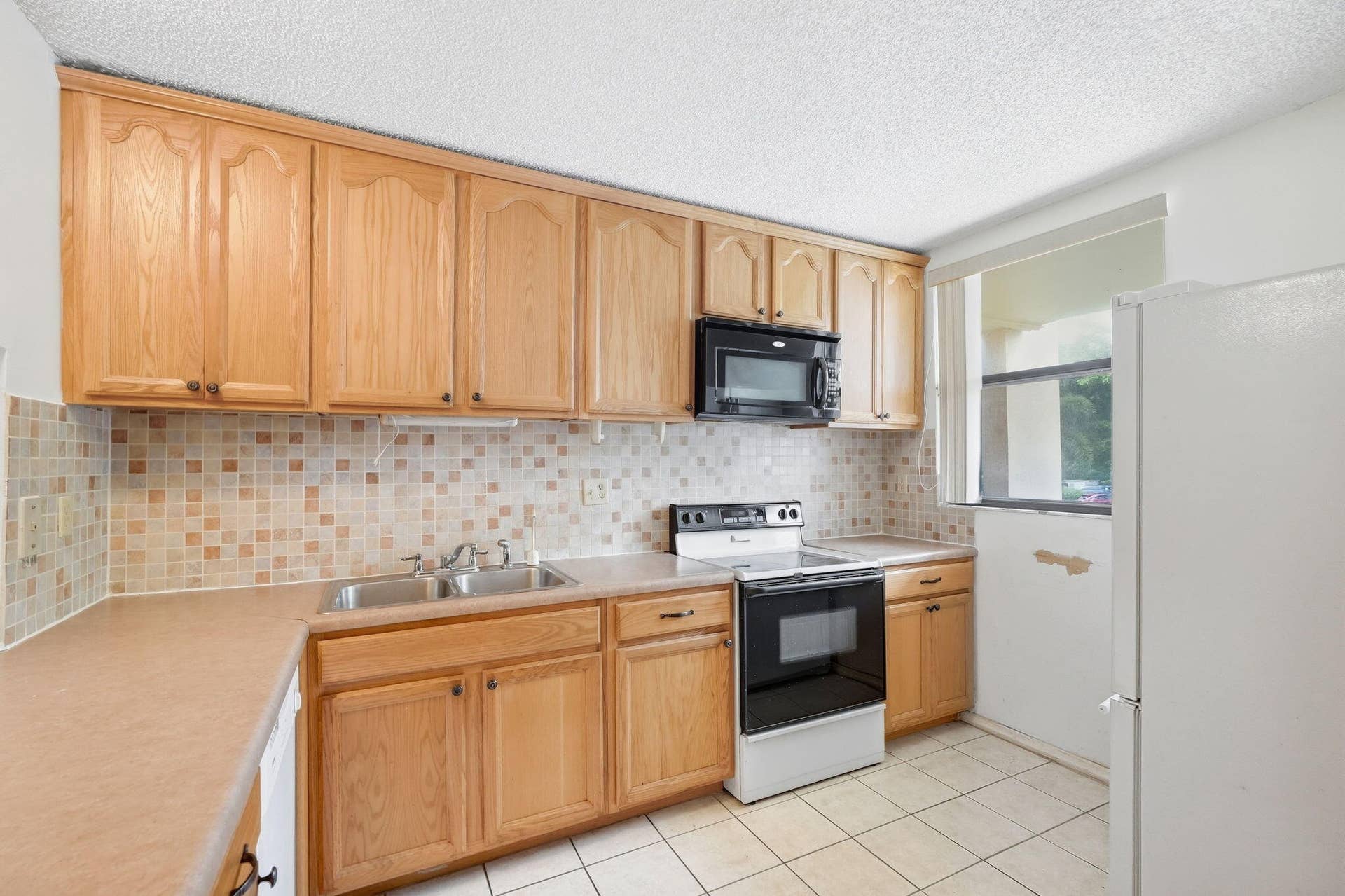 8425 Forest Hills Drive, #205, Coral Springs, FL 33065 21-web-or-mls-8425_Forest_Hills_Drive_Un